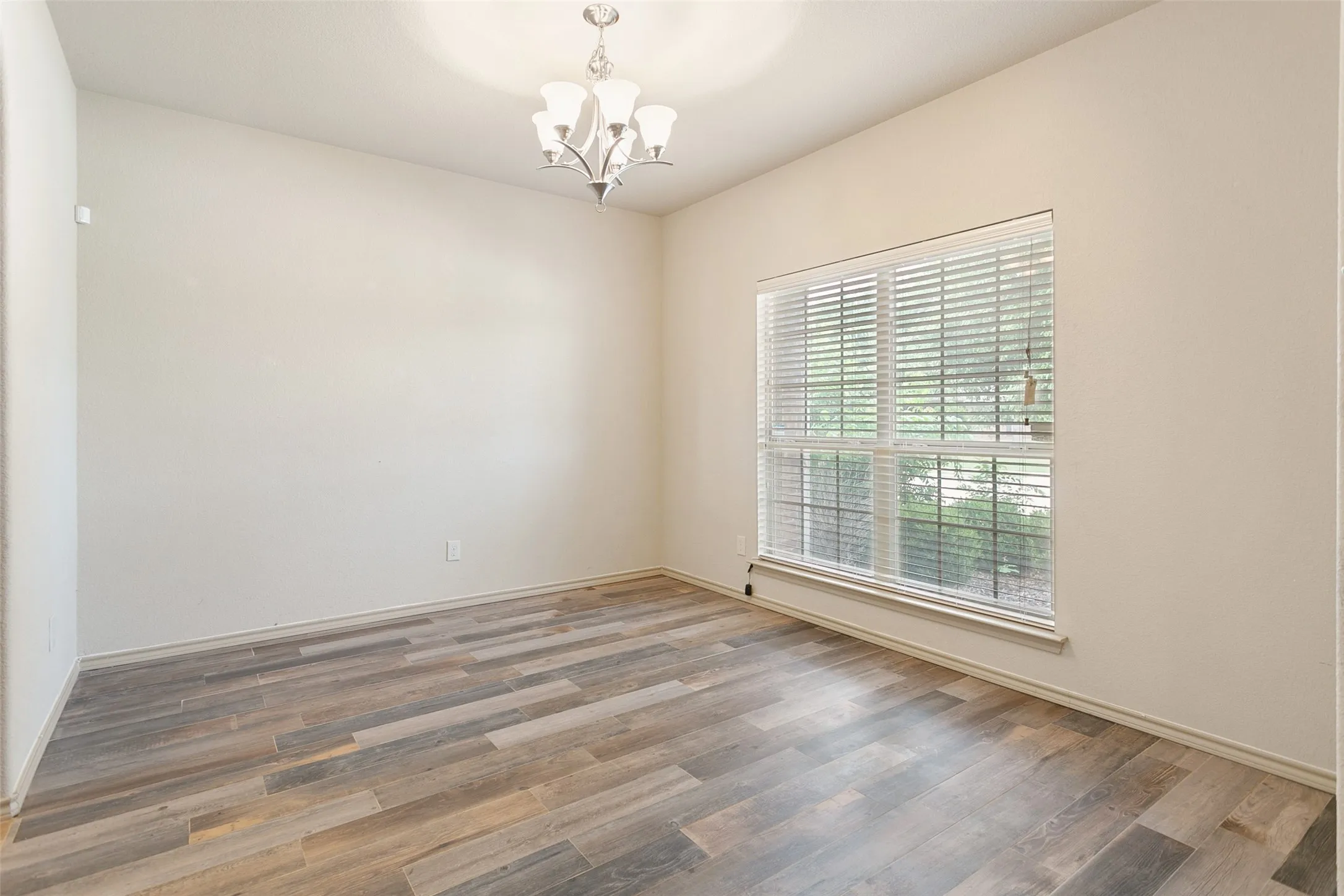 Single Family Residence For Sale in Tarrant County , 8220 Misty Water Drive, Fort Worth, Texas 76131, 4 Bedroom, 3 Bathroom, 2 Garage spaces, 3,081 Sqft, built in 2012, mls#21251158, Real Estate Agent in Fort Worth, Homes For Sale in Tarrant county, Homes For Sale in Fort Worth, Realtor in Fort Worth Texas, Real Estate Brokerage Independent Realty Texas, Luminita Cordes Realtor