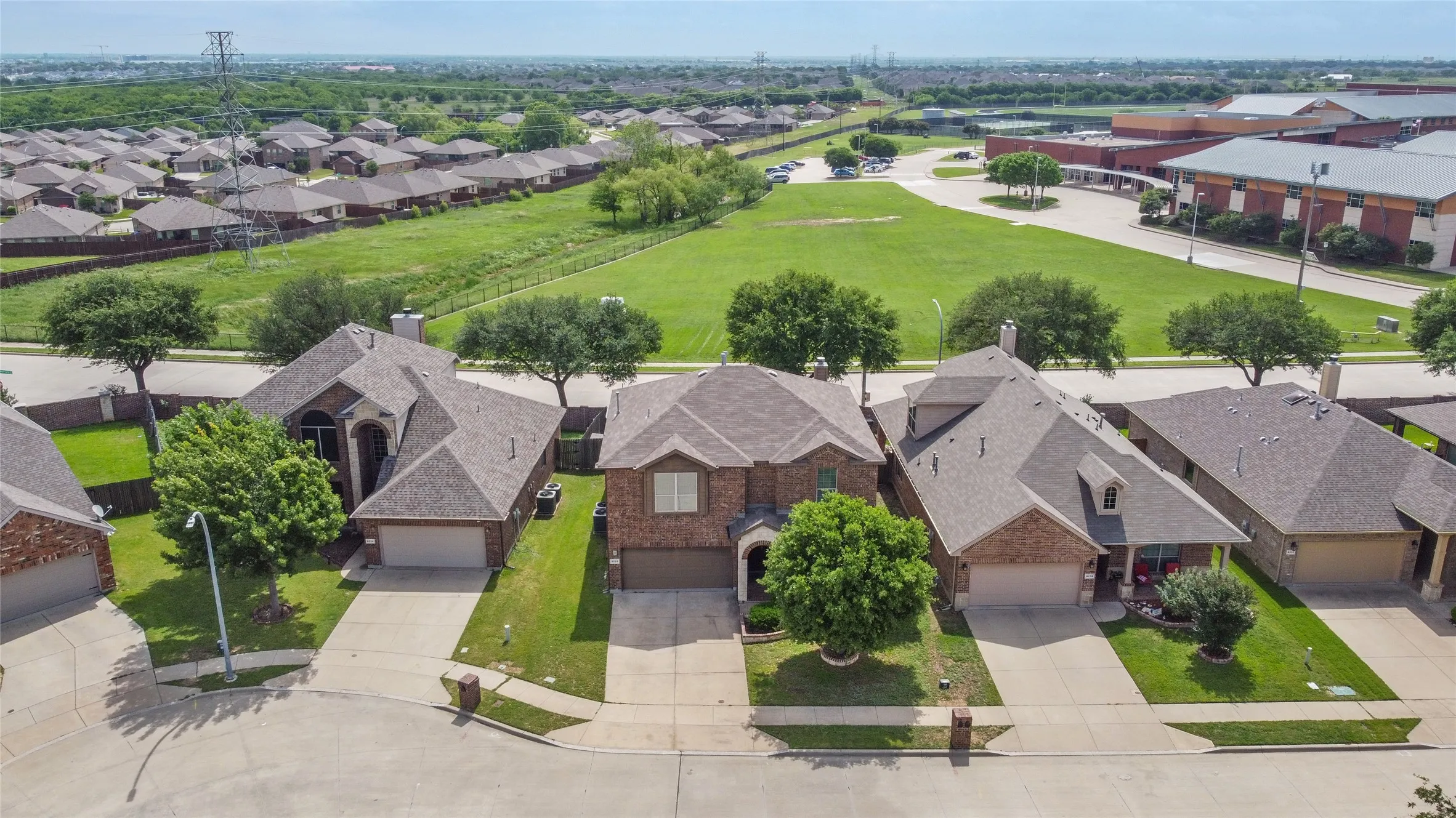 Single Family Residence For Sale in Tarrant County , 8220 Misty Water Drive, Fort Worth, Texas 76131, 4 Bedroom, 3 Bathroom, 2 Garage spaces, 3,081 Sqft, built in 2012, mls#21251158, Real Estate Agent in Fort Worth, Homes For Sale in Tarrant county, Homes For Sale in Fort Worth, Realtor in Fort Worth Texas, Real Estate Brokerage Independent Realty Texas, Luminita Cordes Realtor