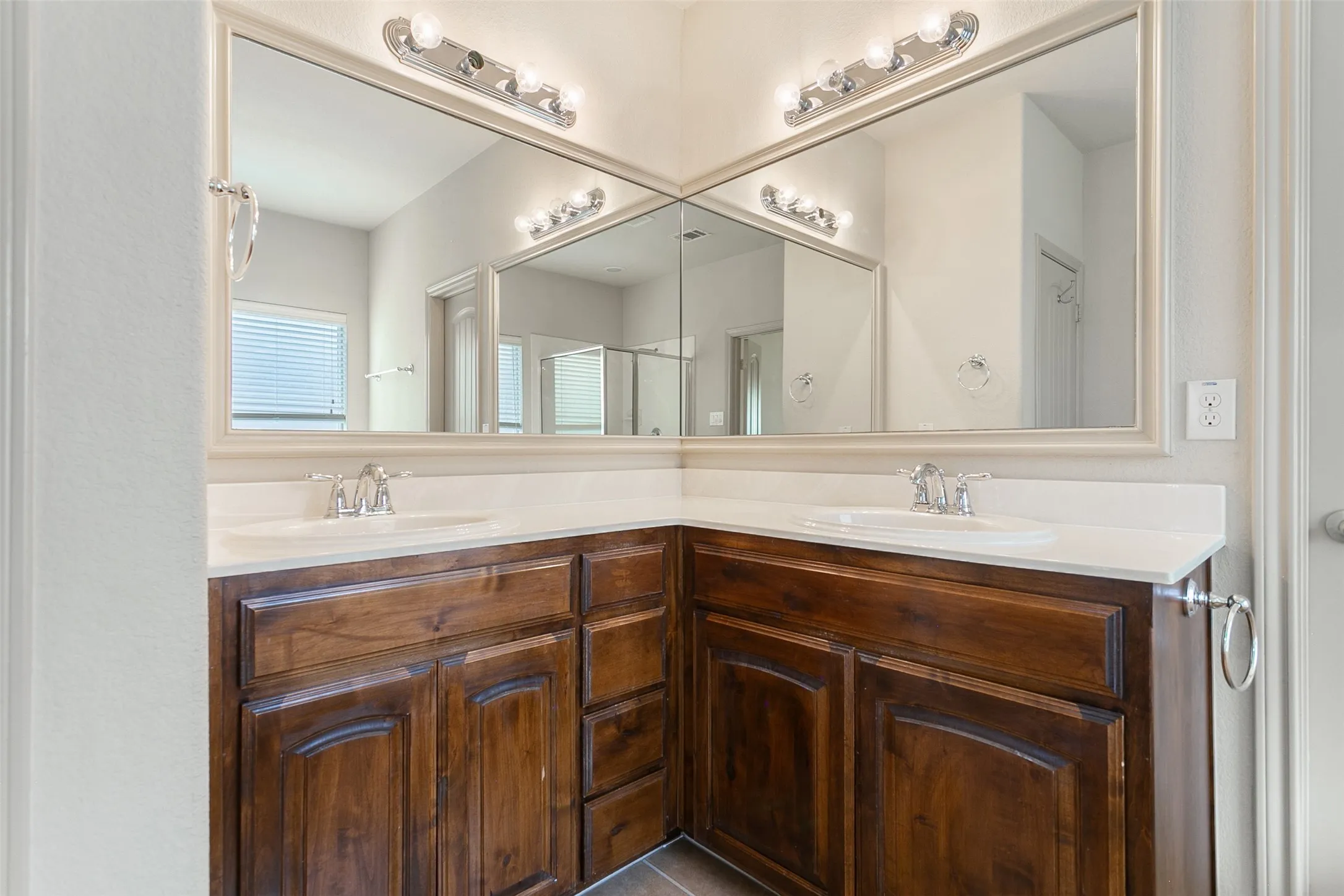 Single Family Residence For Sale in Tarrant County , 8220 Misty Water Drive, Fort Worth, Texas 76131, 4 Bedroom, 3 Bathroom, 2 Garage spaces, 3,081 Sqft, built in 2012, mls#21251158, Real Estate Agent in Fort Worth, Homes For Sale in Tarrant county, Homes For Sale in Fort Worth, Realtor in Fort Worth Texas, Real Estate Brokerage Independent Realty Texas, Luminita Cordes Realtor