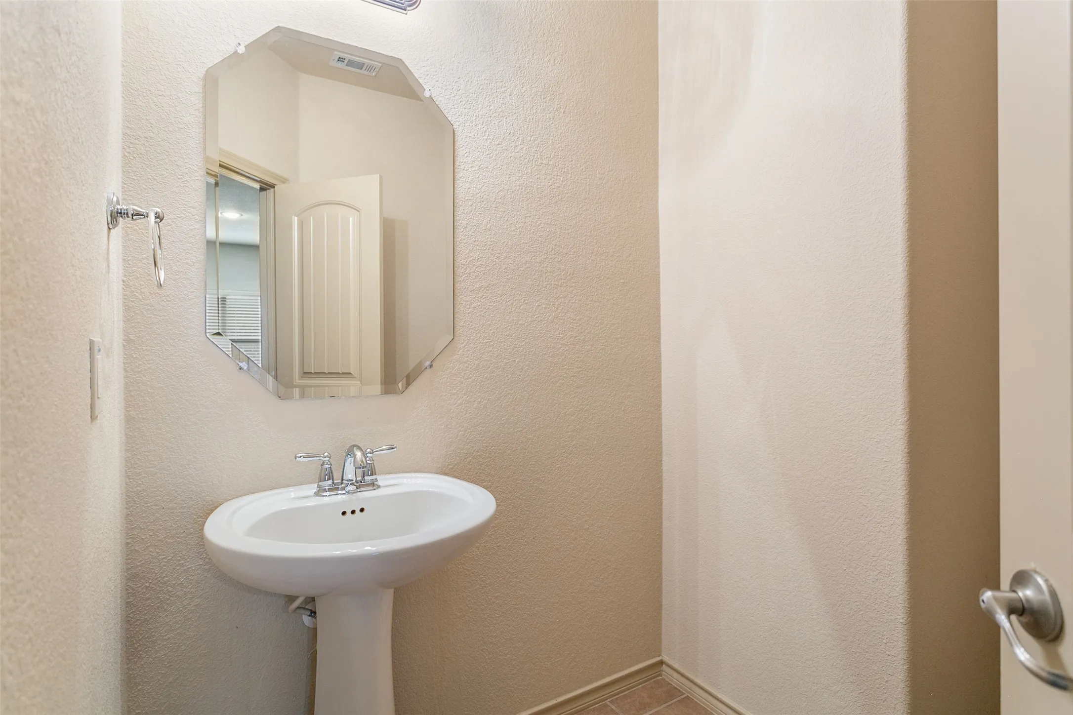 Single Family Residence For Sale in Tarrant County , 8220 Misty Water Drive, Fort Worth, Texas 76131, 4 Bedroom, 3 Bathroom, 2 Garage spaces, 3,081 Sqft, built in 2012, mls#21251158, Real Estate Agent in Fort Worth, Homes For Sale in Tarrant county, Homes For Sale in Fort Worth, Realtor in Fort Worth Texas, Real Estate Brokerage Independent Realty Texas, Luminita Cordes Realtor