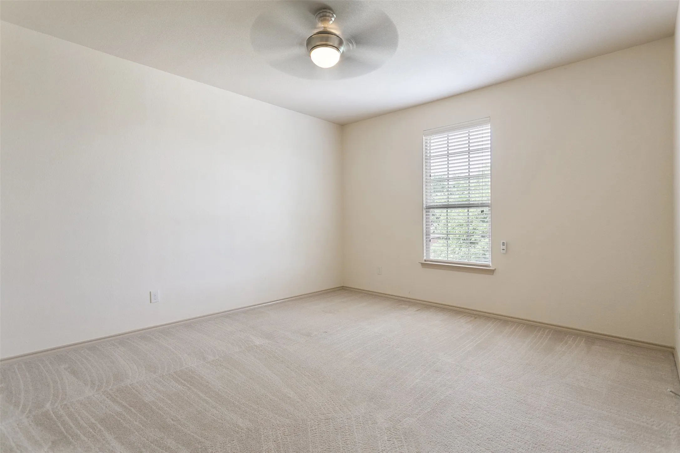 Single Family Residence For Sale in Tarrant County , 8220 Misty Water Drive, Fort Worth, Texas 76131, 4 Bedroom, 3 Bathroom, 2 Garage spaces, 3,081 Sqft, built in 2012, mls#21251158, Real Estate Agent in Fort Worth, Homes For Sale in Tarrant county, Homes For Sale in Fort Worth, Realtor in Fort Worth Texas, Real Estate Brokerage Independent Realty Texas, Luminita Cordes Realtor