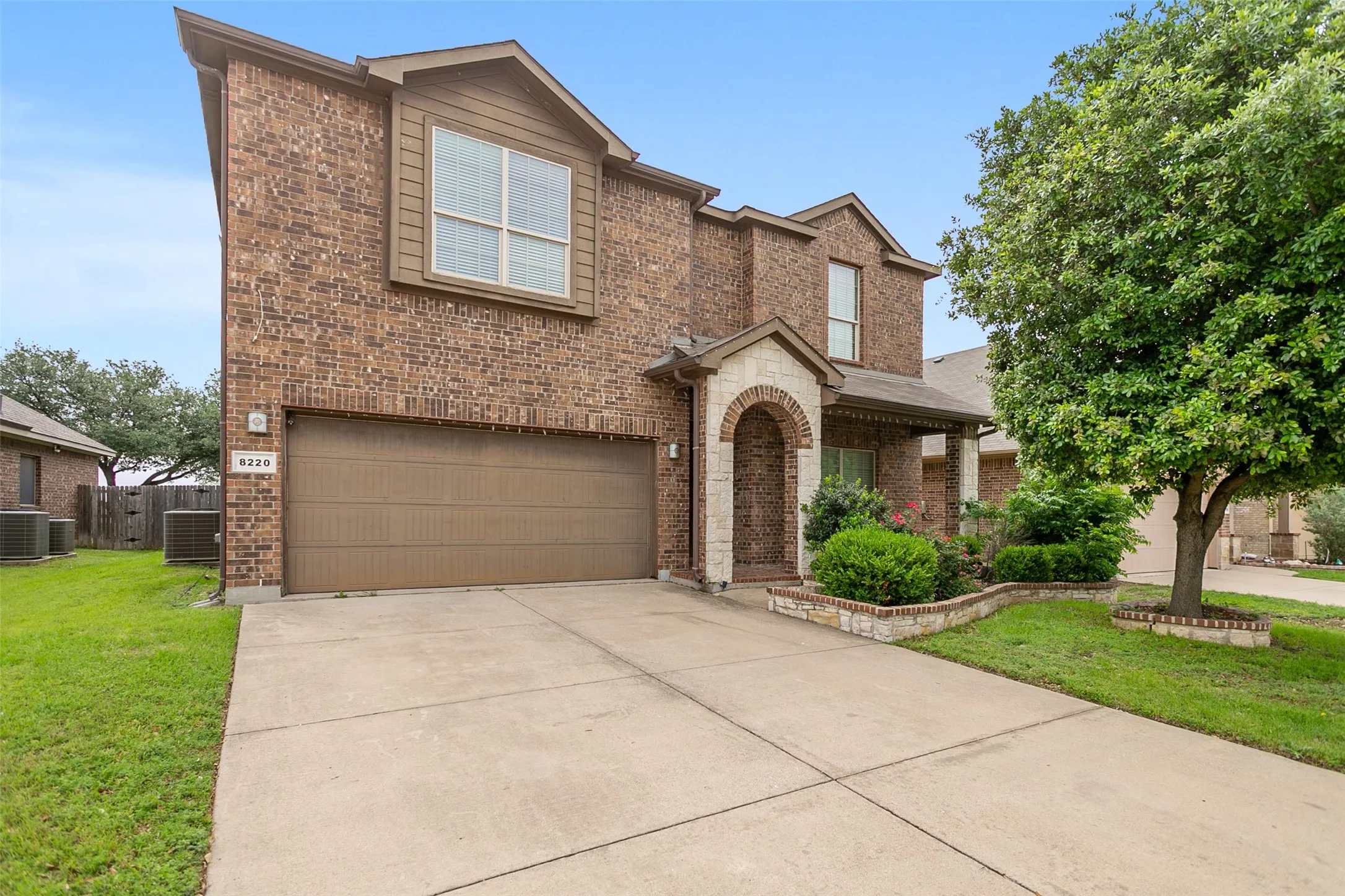 Single Family Residence For Sale in Tarrant County , 8220 Misty Water Drive, Fort Worth, Texas 76131, 4 Bedroom, 3 Bathroom, 2 Garage spaces, 3,081 Sqft, built in 2012, mls#21251158, Real Estate Agent in Fort Worth, Homes For Sale in Tarrant county, Homes For Sale in Fort Worth, Realtor in Fort Worth Texas, Real Estate Brokerage Independent Realty Texas, Luminita Cordes Realtor
