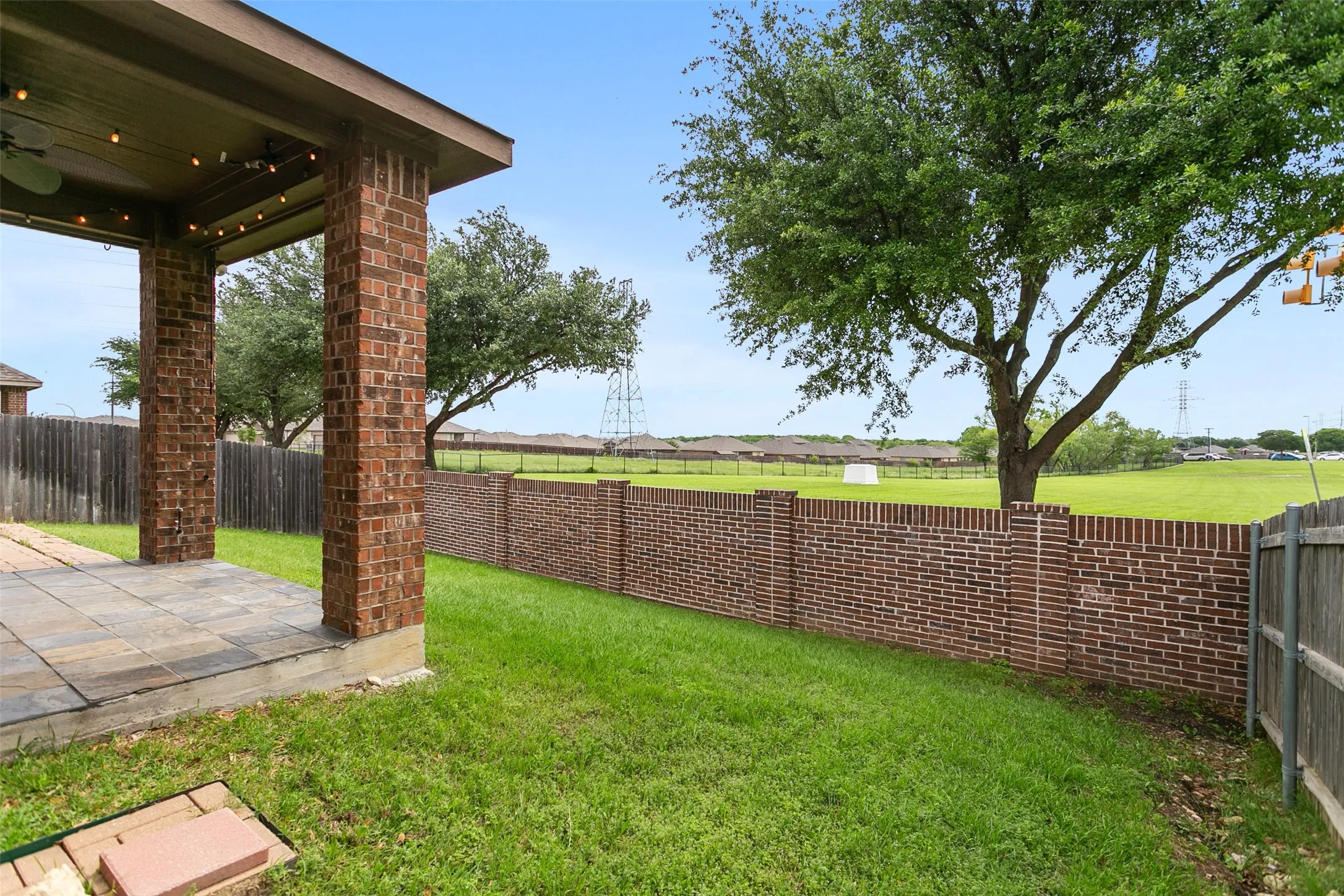 Single Family Residence For Sale in Tarrant County , 8220 Misty Water Drive, Fort Worth, Texas 76131, 4 Bedroom, 3 Bathroom, 2 Garage spaces, 3,081 Sqft, built in 2012, mls#21251158, Real Estate Agent in Fort Worth, Homes For Sale in Tarrant county, Homes For Sale in Fort Worth, Realtor in Fort Worth Texas, Real Estate Brokerage Independent Realty Texas, Luminita Cordes Realtor