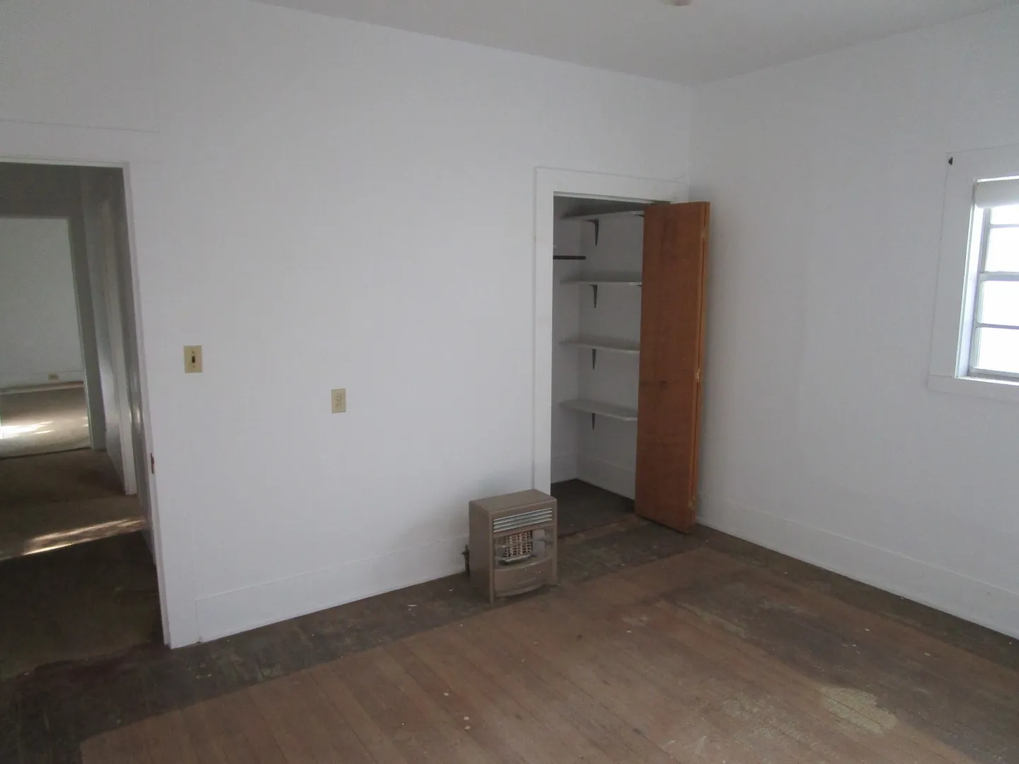 Single Family Residence For Sale in Mitchell County , 105 E 9th Street, Colorado City, Texas 79512, 2 Bedroom, 1 Bathroom, Garage spaces, 1,204 Sqft, built in 1938, Preowned, mls#21251165, Real Estate Agent in Colorado City, Homes For Sale in Mitchell county, Homes For Sale in Colorado City, Realtor in Colorado City Texas, Real Estate Brokerage Independent Realty Texas, Luminita Cordes Realtor