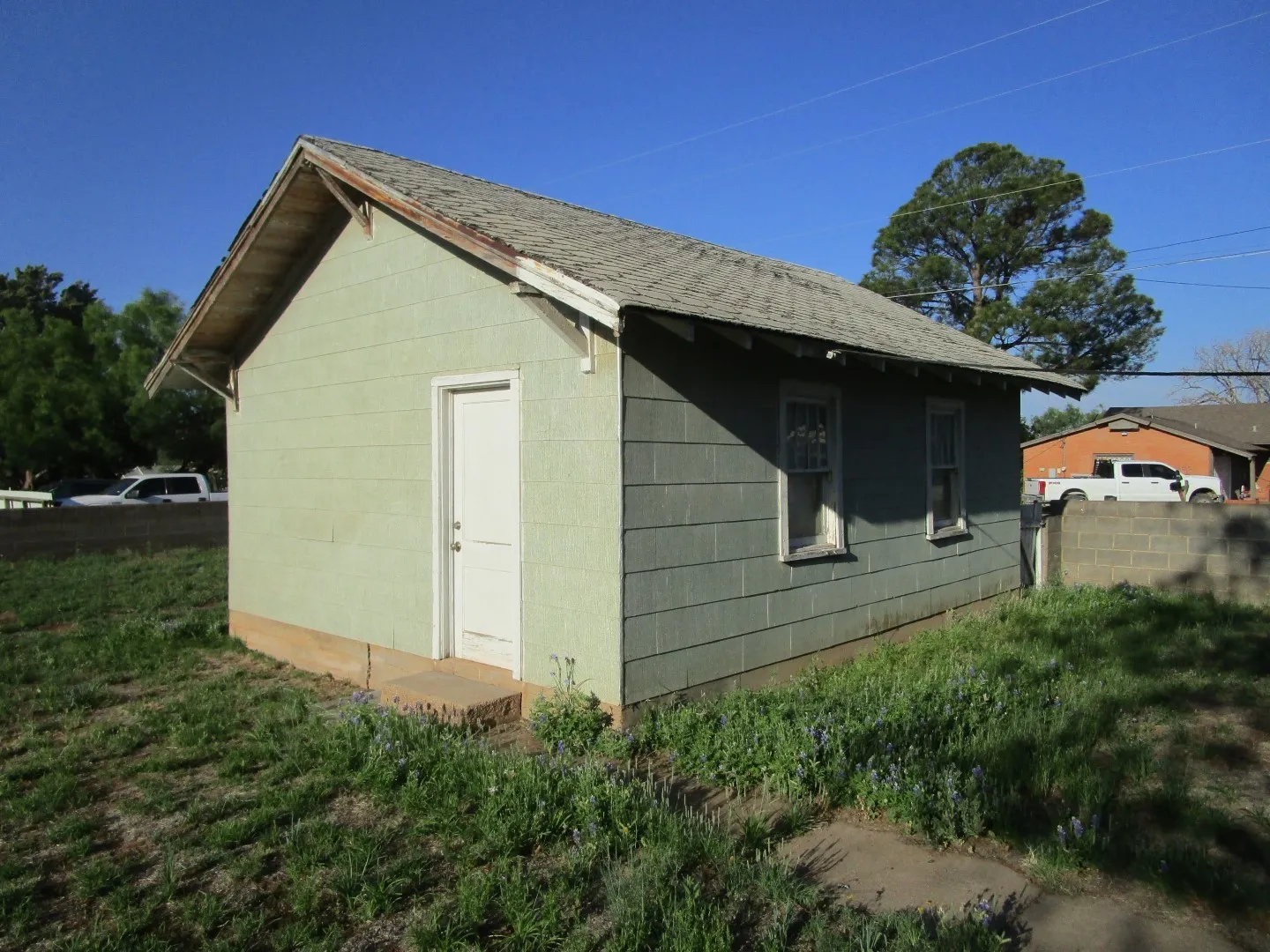 Single Family Residence For Sale in Mitchell County , 105 E 9th Street, Colorado City, Texas 79512, 2 Bedroom, 1 Bathroom, Garage spaces, 1,204 Sqft, built in 1938, Preowned, mls#21251165, Real Estate Agent in Colorado City, Homes For Sale in Mitchell county, Homes For Sale in Colorado City, Realtor in Colorado City Texas, Real Estate Brokerage Independent Realty Texas, Luminita Cordes Realtor