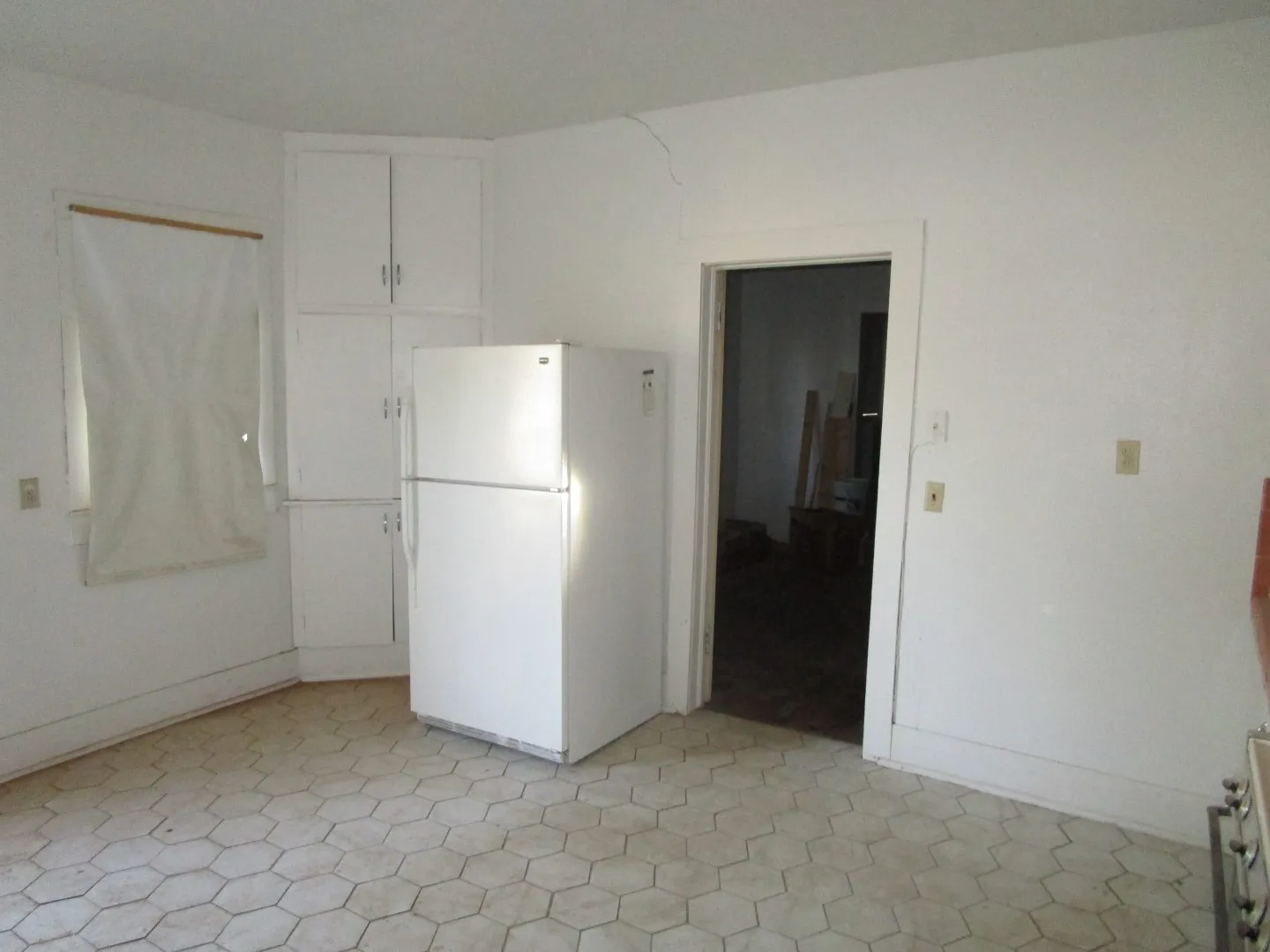 Single Family Residence For Sale in Mitchell County , 105 E 9th Street, Colorado City, Texas 79512, 2 Bedroom, 1 Bathroom, Garage spaces, 1,204 Sqft, built in 1938, Preowned, mls#21251165, Real Estate Agent in Colorado City, Homes For Sale in Mitchell county, Homes For Sale in Colorado City, Realtor in Colorado City Texas, Real Estate Brokerage Independent Realty Texas, Luminita Cordes Realtor