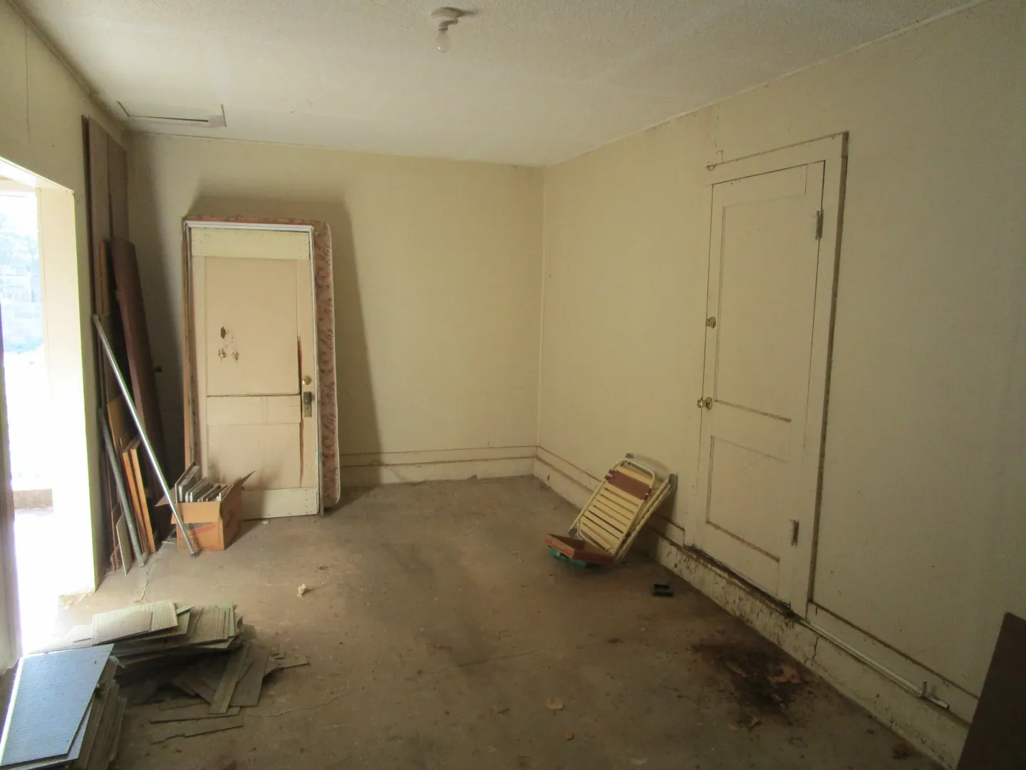 Single Family Residence For Sale in Mitchell County , 105 E 9th Street, Colorado City, Texas 79512, 2 Bedroom, 1 Bathroom, Garage spaces, 1,204 Sqft, built in 1938, Preowned, mls#21251165, Real Estate Agent in Colorado City, Homes For Sale in Mitchell county, Homes For Sale in Colorado City, Realtor in Colorado City Texas, Real Estate Brokerage Independent Realty Texas, Luminita Cordes Realtor