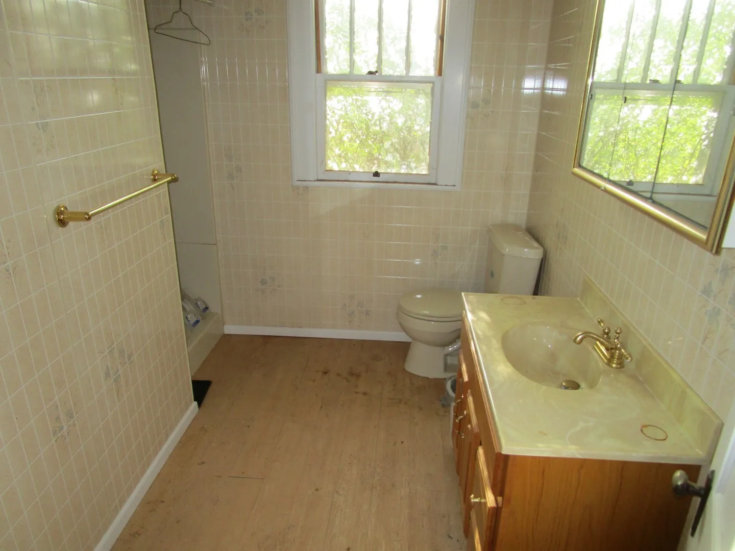 Single Family Residence For Sale in Mitchell County , 105 E 9th Street, Colorado City, Texas 79512, 2 Bedroom, 1 Bathroom, Garage spaces, 1,204 Sqft, built in 1938, Preowned, mls#21251165, Real Estate Agent in Colorado City, Homes For Sale in Mitchell county, Homes For Sale in Colorado City, Realtor in Colorado City Texas, Real Estate Brokerage Independent Realty Texas, Luminita Cordes Realtor