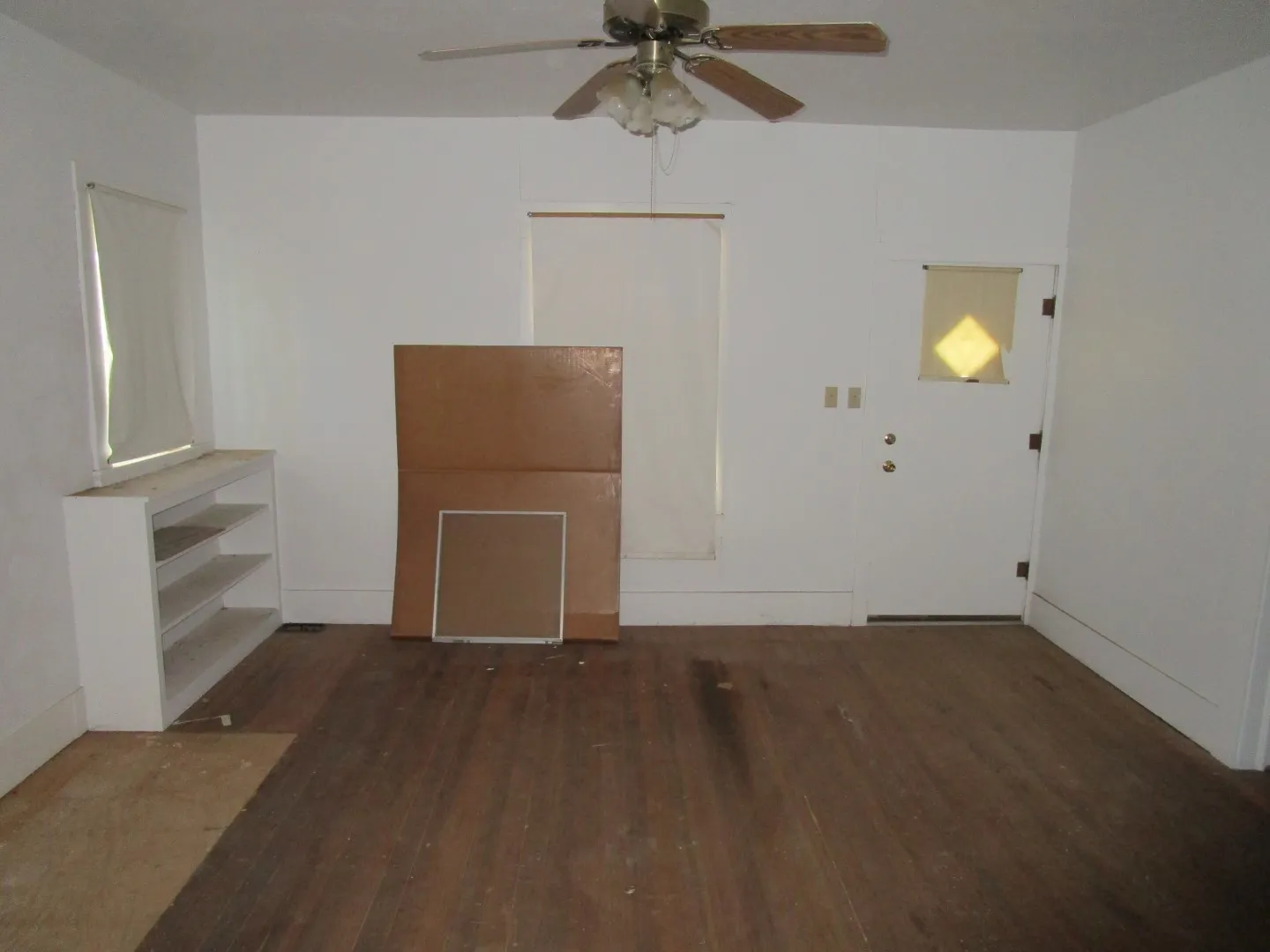Single Family Residence For Sale in Mitchell County , 105 E 9th Street, Colorado City, Texas 79512, 2 Bedroom, 1 Bathroom, Garage spaces, 1,204 Sqft, built in 1938, Preowned, mls#21251165, Real Estate Agent in Colorado City, Homes For Sale in Mitchell county, Homes For Sale in Colorado City, Realtor in Colorado City Texas, Real Estate Brokerage Independent Realty Texas, Luminita Cordes Realtor
