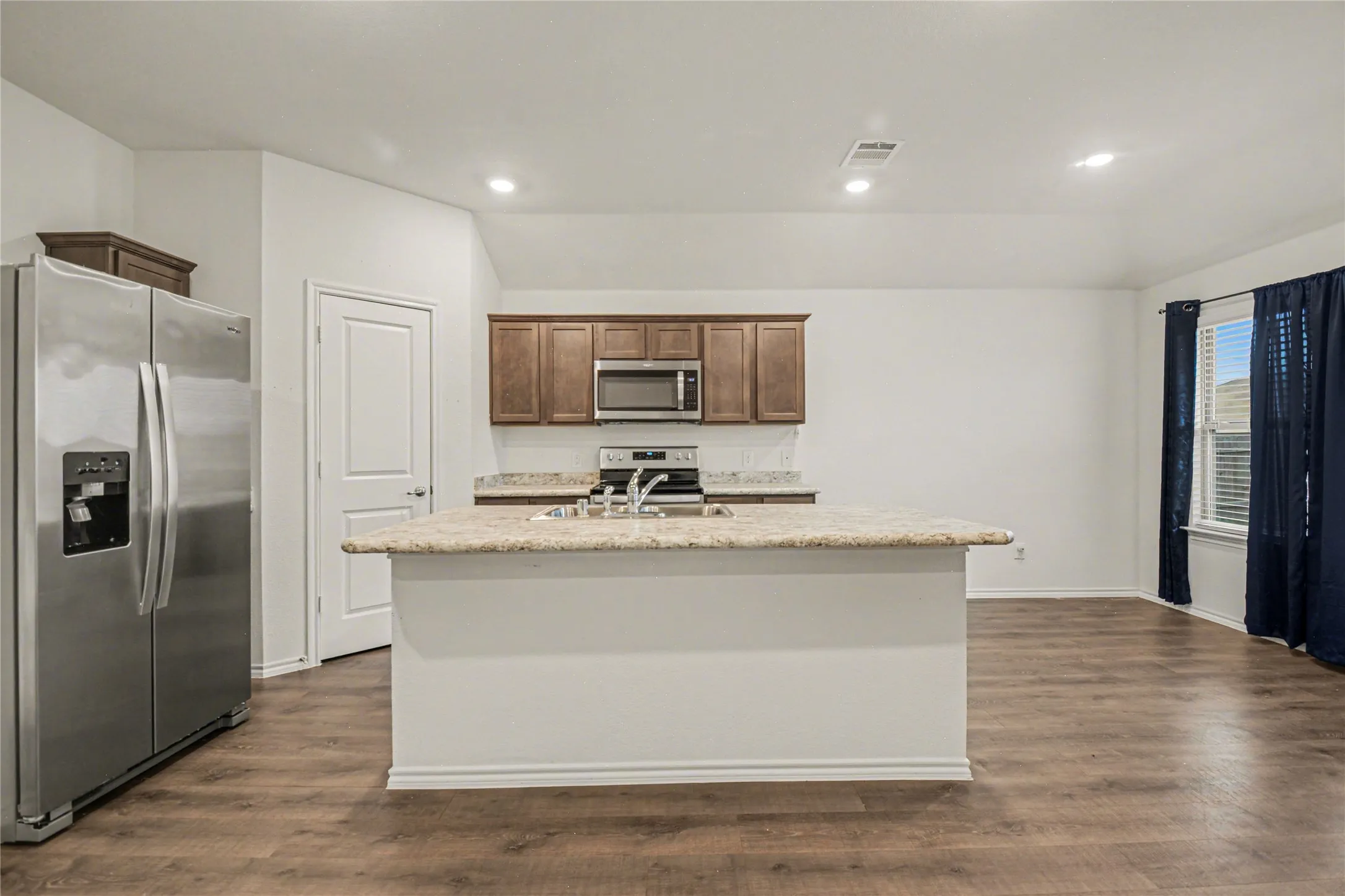 Single Family Residence For Sale in Kaufman County , 3119 Holstein Drive, Forney, Texas 75126, 3 Bedroom, 2 Bathroom, 2 Garage spaces, 1,286 Sqft, built in 2020, Preowned, mls#21249997, Real Estate Agent in Forney, Homes For Sale in Kaufman county, Homes For Sale in Forney, Realtor in Forney Texas, Real Estate Brokerage Independent Realty Texas, Luminita Cordes Realtor