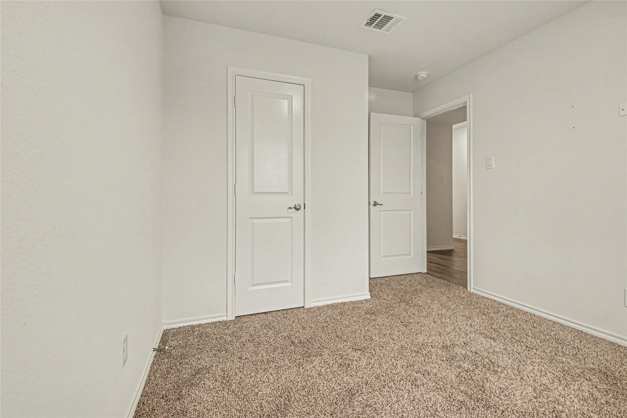 Single Family Residence For Sale in Kaufman County , 3119 Holstein Drive, Forney, Texas 75126, 3 Bedroom, 2 Bathroom, 2 Garage spaces, 1,286 Sqft, built in 2020, Preowned, mls#21249997, Real Estate Agent in Forney, Homes For Sale in Kaufman county, Homes For Sale in Forney, Realtor in Forney Texas, Real Estate Brokerage Independent Realty Texas, Luminita Cordes Realtor
