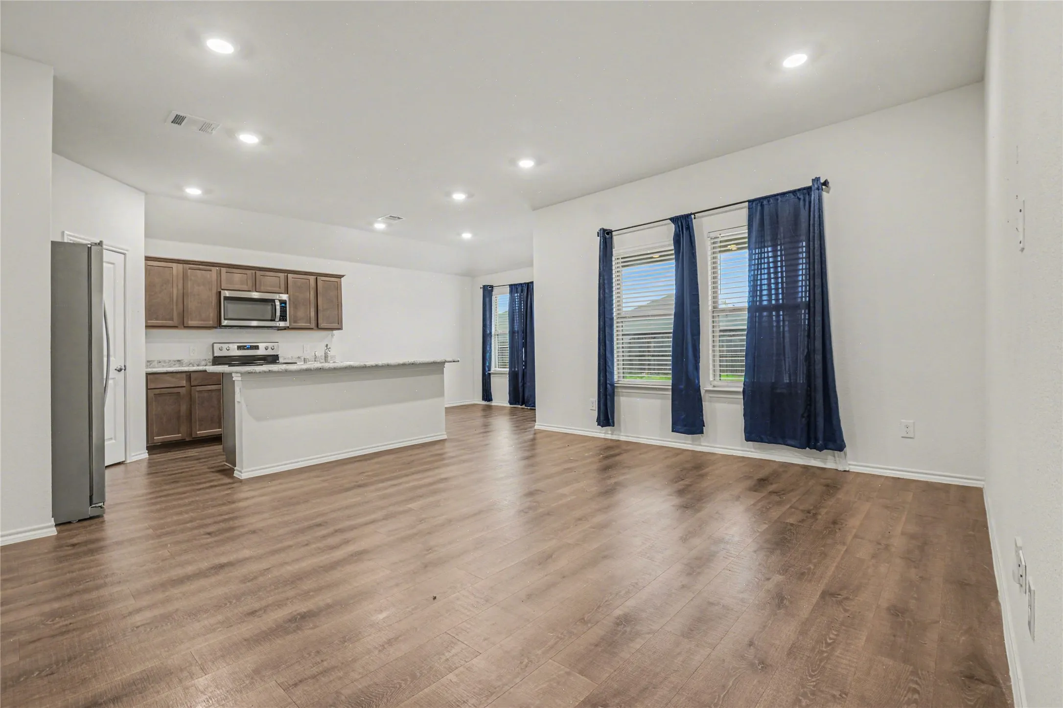Single Family Residence For Sale in Kaufman County , 3119 Holstein Drive, Forney, Texas 75126, 3 Bedroom, 2 Bathroom, 2 Garage spaces, 1,286 Sqft, built in 2020, Preowned, mls#21249997, Real Estate Agent in Forney, Homes For Sale in Kaufman county, Homes For Sale in Forney, Realtor in Forney Texas, Real Estate Brokerage Independent Realty Texas, Luminita Cordes Realtor