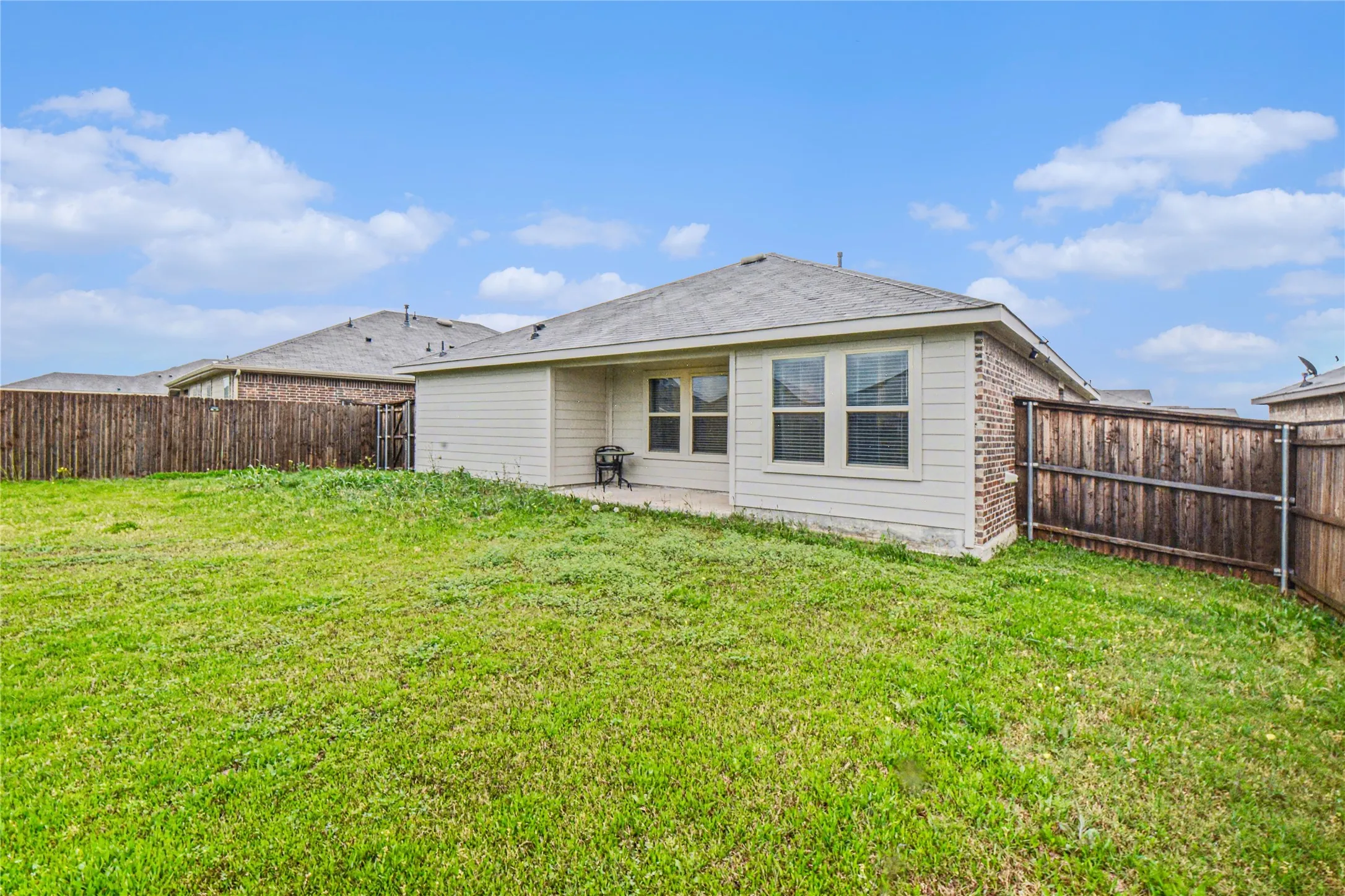 Single Family Residence For Sale in Kaufman County , 3119 Holstein Drive, Forney, Texas 75126, 3 Bedroom, 2 Bathroom, 2 Garage spaces, 1,286 Sqft, built in 2020, Preowned, mls#21249997, Real Estate Agent in Forney, Homes For Sale in Kaufman county, Homes For Sale in Forney, Realtor in Forney Texas, Real Estate Brokerage Independent Realty Texas, Luminita Cordes Realtor