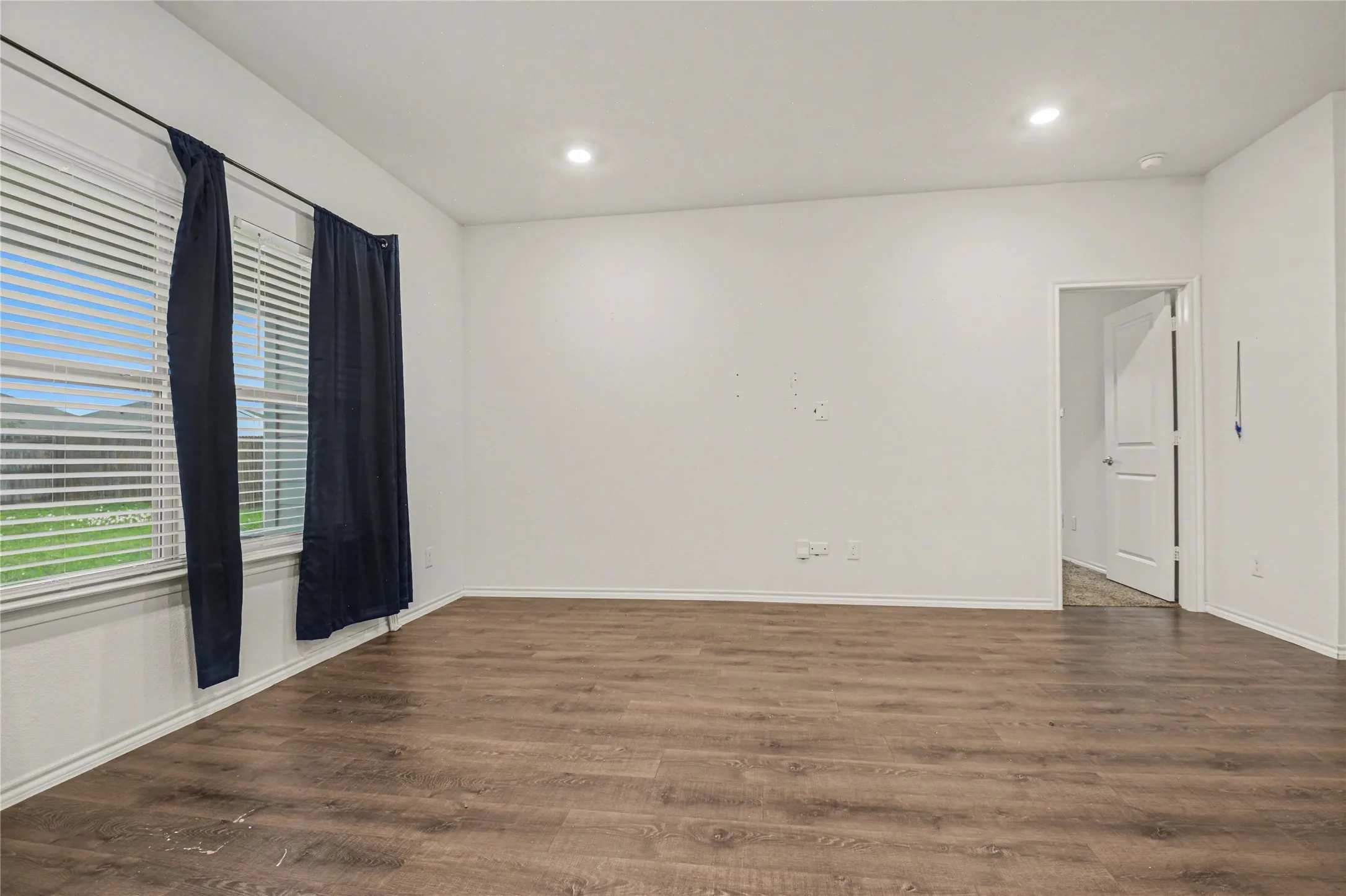 Single Family Residence For Sale in Kaufman County , 3119 Holstein Drive, Forney, Texas 75126, 3 Bedroom, 2 Bathroom, 2 Garage spaces, 1,286 Sqft, built in 2020, Preowned, mls#21249997, Real Estate Agent in Forney, Homes For Sale in Kaufman county, Homes For Sale in Forney, Realtor in Forney Texas, Real Estate Brokerage Independent Realty Texas, Luminita Cordes Realtor