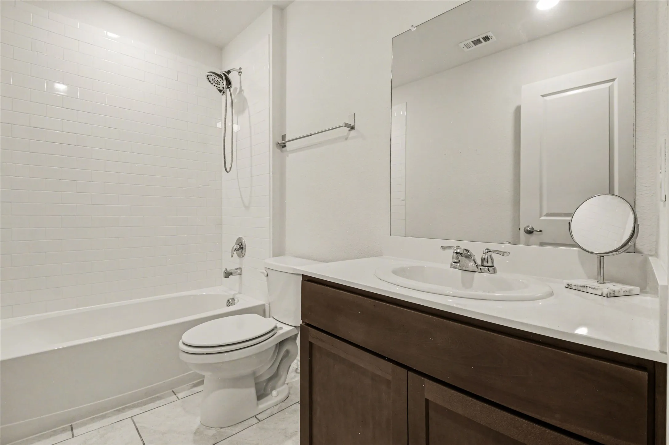 Single Family Residence For Sale in Kaufman County , 3119 Holstein Drive, Forney, Texas 75126, 3 Bedroom, 2 Bathroom, 2 Garage spaces, 1,286 Sqft, built in 2020, Preowned, mls#21249997, Real Estate Agent in Forney, Homes For Sale in Kaufman county, Homes For Sale in Forney, Realtor in Forney Texas, Real Estate Brokerage Independent Realty Texas, Luminita Cordes Realtor