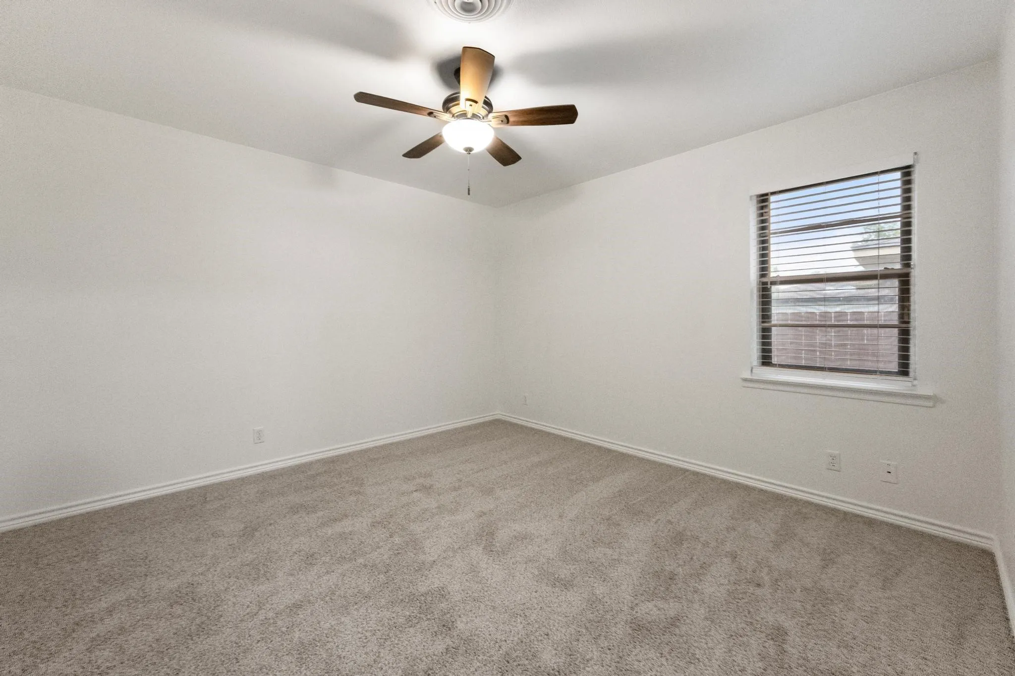 Single Family Residence For Sale in Dallas County , 1710 Western Park Drive, Dallas, Texas 75211, 3 Bedroom, 2 Bathroom, 1 Garage spaces, 1,741 Sqft, built in 1965, mls#21250892, Real Estate Agent in Dallas, Homes For Sale in Dallas county, Homes For Sale in Dallas, Realtor in Dallas Texas, Real Estate Brokerage Independent Realty Texas, Luminita Cordes Realtor