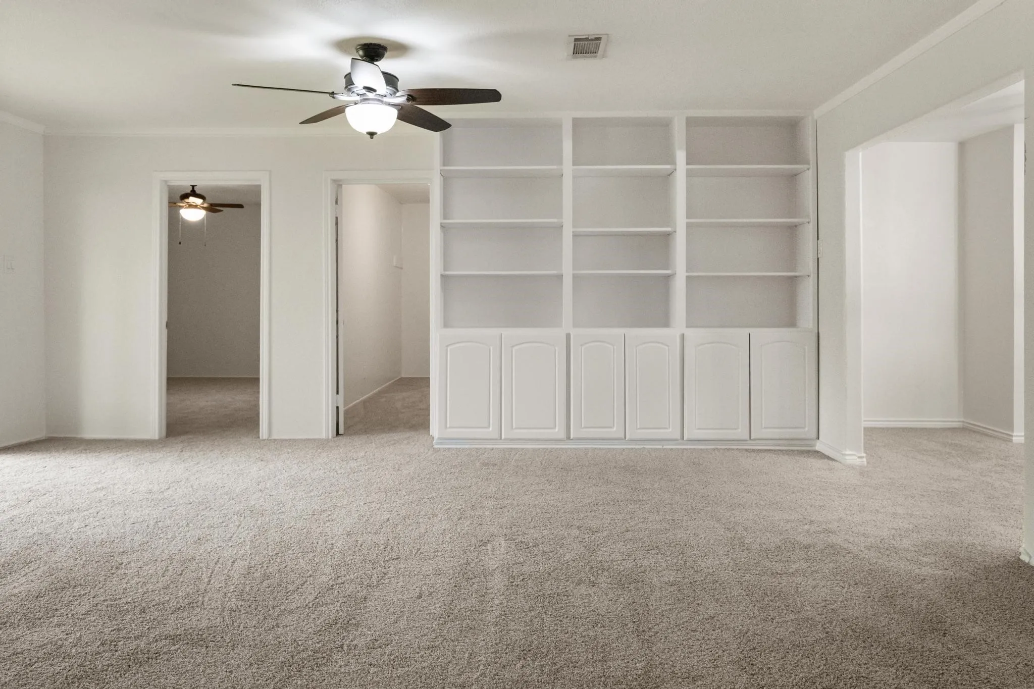 Single Family Residence For Sale in Dallas County , 1710 Western Park Drive, Dallas, Texas 75211, 3 Bedroom, 2 Bathroom, 1 Garage spaces, 1,741 Sqft, built in 1965, mls#21250892, Real Estate Agent in Dallas, Homes For Sale in Dallas county, Homes For Sale in Dallas, Realtor in Dallas Texas, Real Estate Brokerage Independent Realty Texas, Luminita Cordes Realtor
