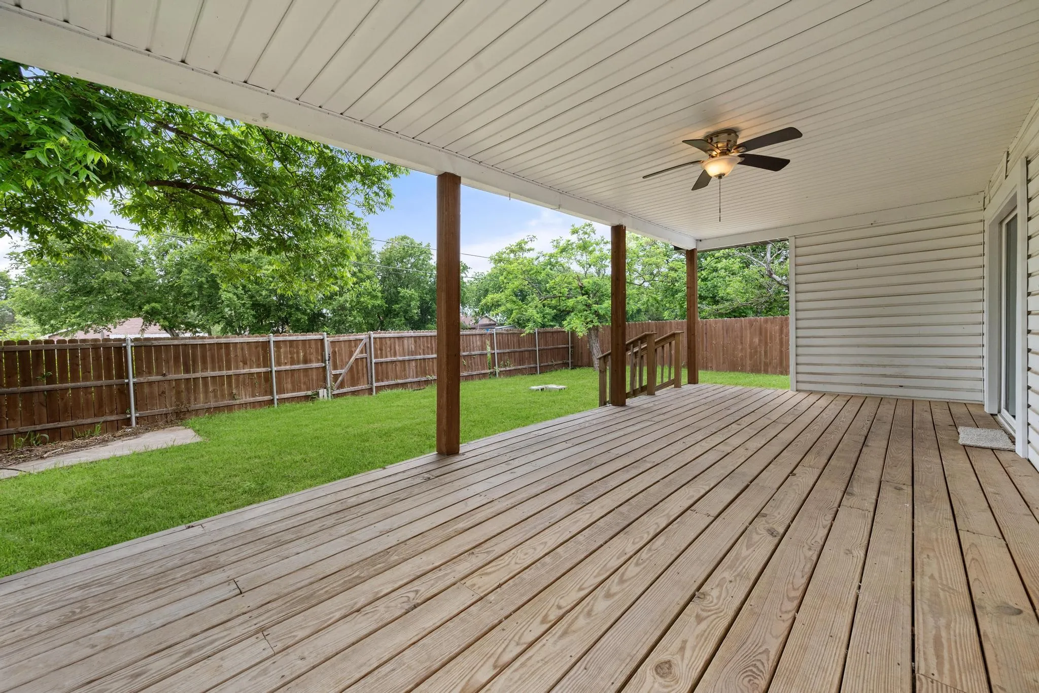 Single Family Residence For Sale in Dallas County , 1710 Western Park Drive, Dallas, Texas 75211, 3 Bedroom, 2 Bathroom, 1 Garage spaces, 1,741 Sqft, built in 1965, mls#21250892, Real Estate Agent in Dallas, Homes For Sale in Dallas county, Homes For Sale in Dallas, Realtor in Dallas Texas, Real Estate Brokerage Independent Realty Texas, Luminita Cordes Realtor