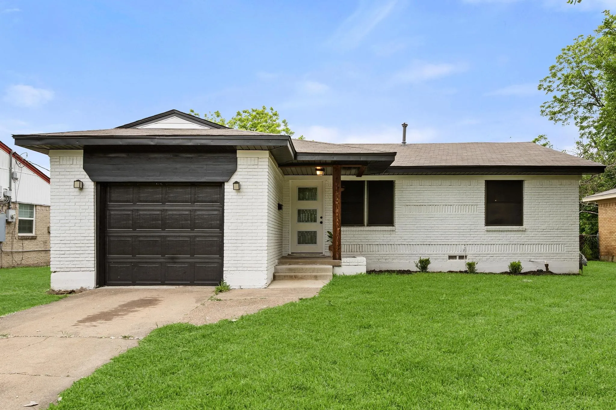 Single Family Residence For Sale in Dallas County , 1710 Western Park Drive, Dallas, Texas 75211, 3 Bedroom, 2 Bathroom, 1 Garage spaces, 1,741 Sqft, built in 1965, mls#21250892, Real Estate Agent in Dallas, Homes For Sale in Dallas county, Homes For Sale in Dallas, Realtor in Dallas Texas, Real Estate Brokerage Independent Realty Texas, Luminita Cordes Realtor