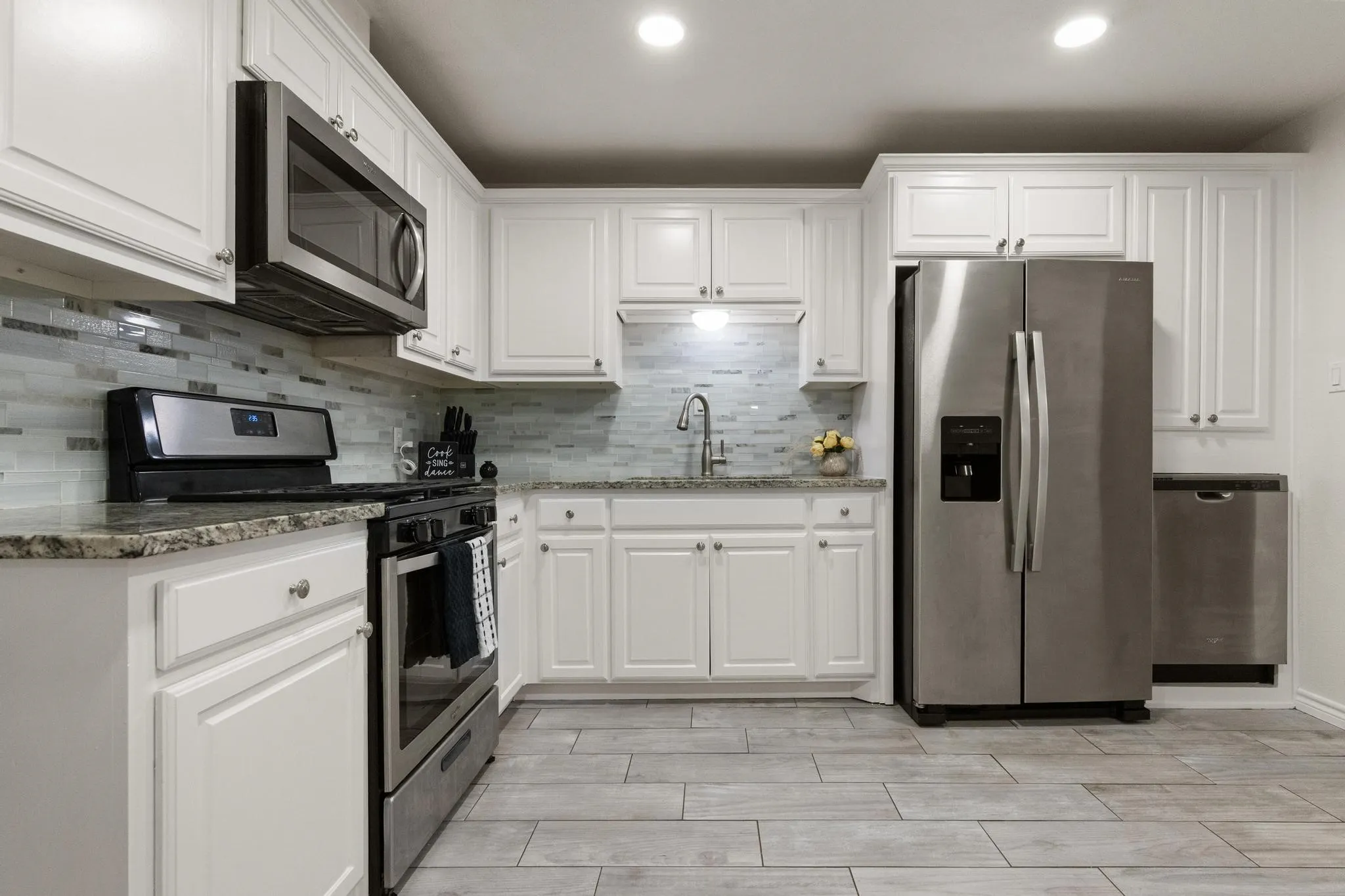 Single Family Residence For Sale in Dallas County , 1710 Western Park Drive, Dallas, Texas 75211, 3 Bedroom, 2 Bathroom, 1 Garage spaces, 1,741 Sqft, built in 1965, mls#21250892, Real Estate Agent in Dallas, Homes For Sale in Dallas county, Homes For Sale in Dallas, Realtor in Dallas Texas, Real Estate Brokerage Independent Realty Texas, Luminita Cordes Realtor