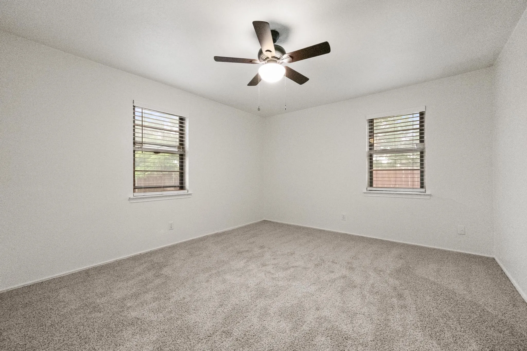 Single Family Residence For Sale in Dallas County , 1710 Western Park Drive, Dallas, Texas 75211, 3 Bedroom, 2 Bathroom, 1 Garage spaces, 1,741 Sqft, built in 1965, mls#21250892, Real Estate Agent in Dallas, Homes For Sale in Dallas county, Homes For Sale in Dallas, Realtor in Dallas Texas, Real Estate Brokerage Independent Realty Texas, Luminita Cordes Realtor