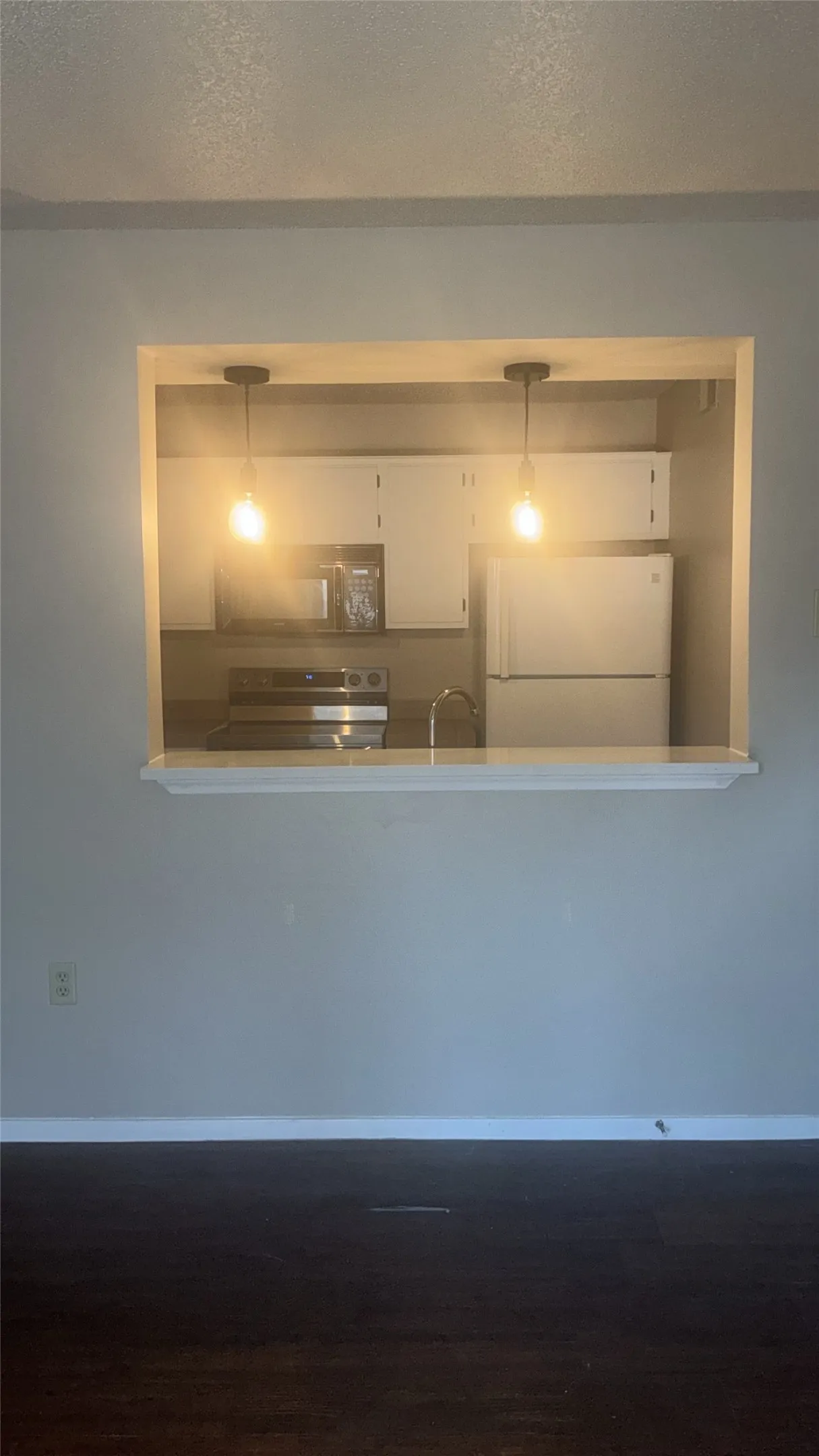 Kitchen passthrough to living room.  Beautiful granite!
