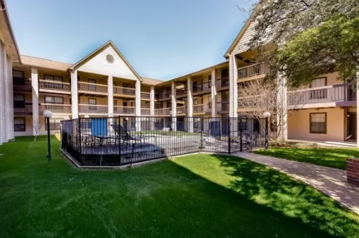 Condominium For Rent in Denton County , 218 N Texas Boulevard, Denton, Texas 76201, 3 Bedroom, 2 Bathroom, Garage spaces, 1,139 Sqft, built in 1985, mls#21251223, Real Estate Agent in Denton, Homes For Rent in Denton county, Homes For Rent in Denton, Realtor in Denton Texas, Real Estate Brokerage Independent Realty Texas, Luminita Cordes Realtor
