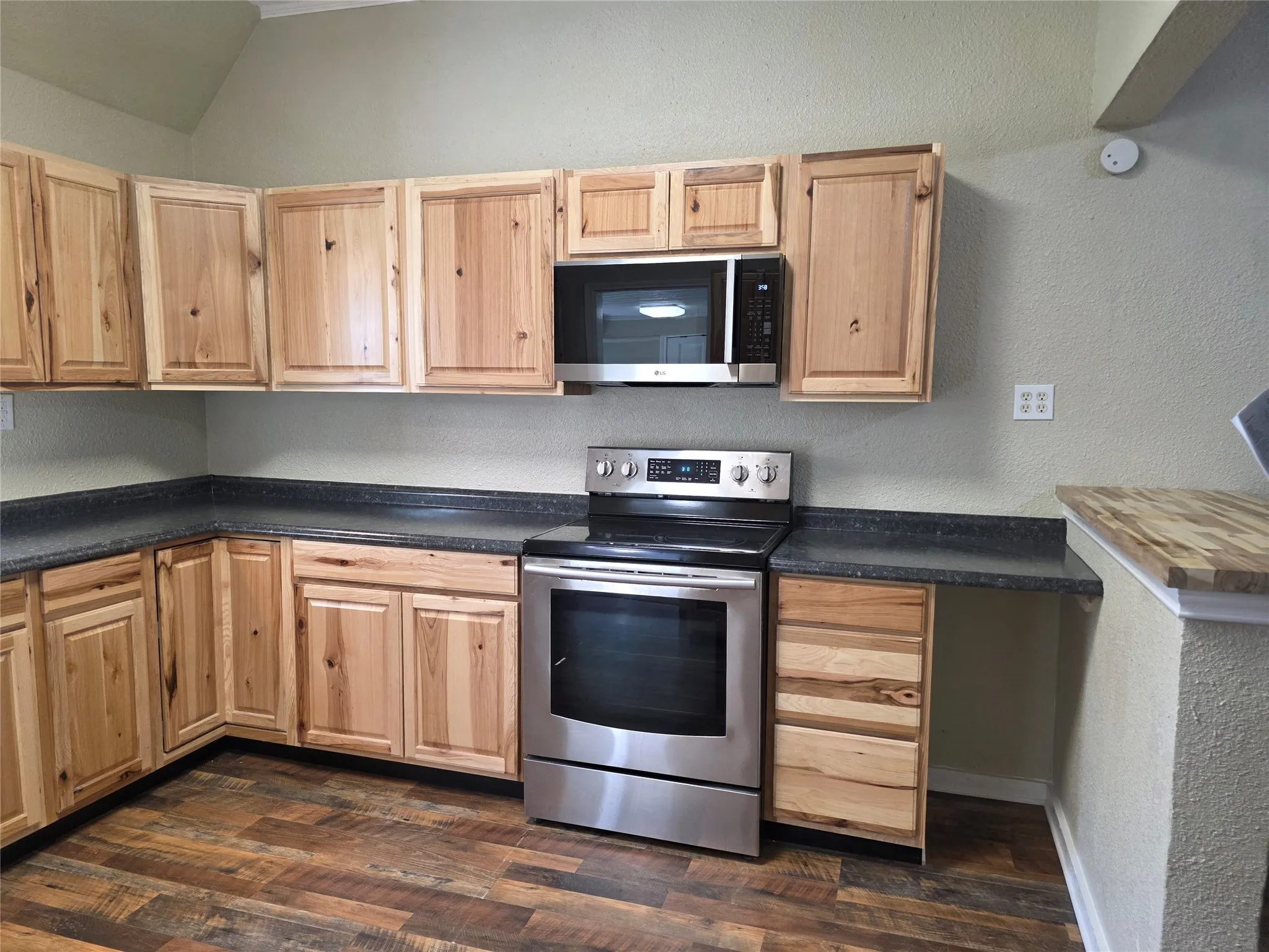 Single Family Residence For Sale in Johnson County , 405 W Graham Street, Godley, Texas 76044, 3 Bedroom, 2 Bathroom, Garage spaces, 1,764 Sqft, built in 1913, Preowned, mls#21251218, Real Estate Agent in Godley, Homes For Sale in Johnson county, Homes For Sale in Godley, Realtor in Godley Texas, Real Estate Brokerage Independent Realty Texas, Luminita Cordes Realtor
