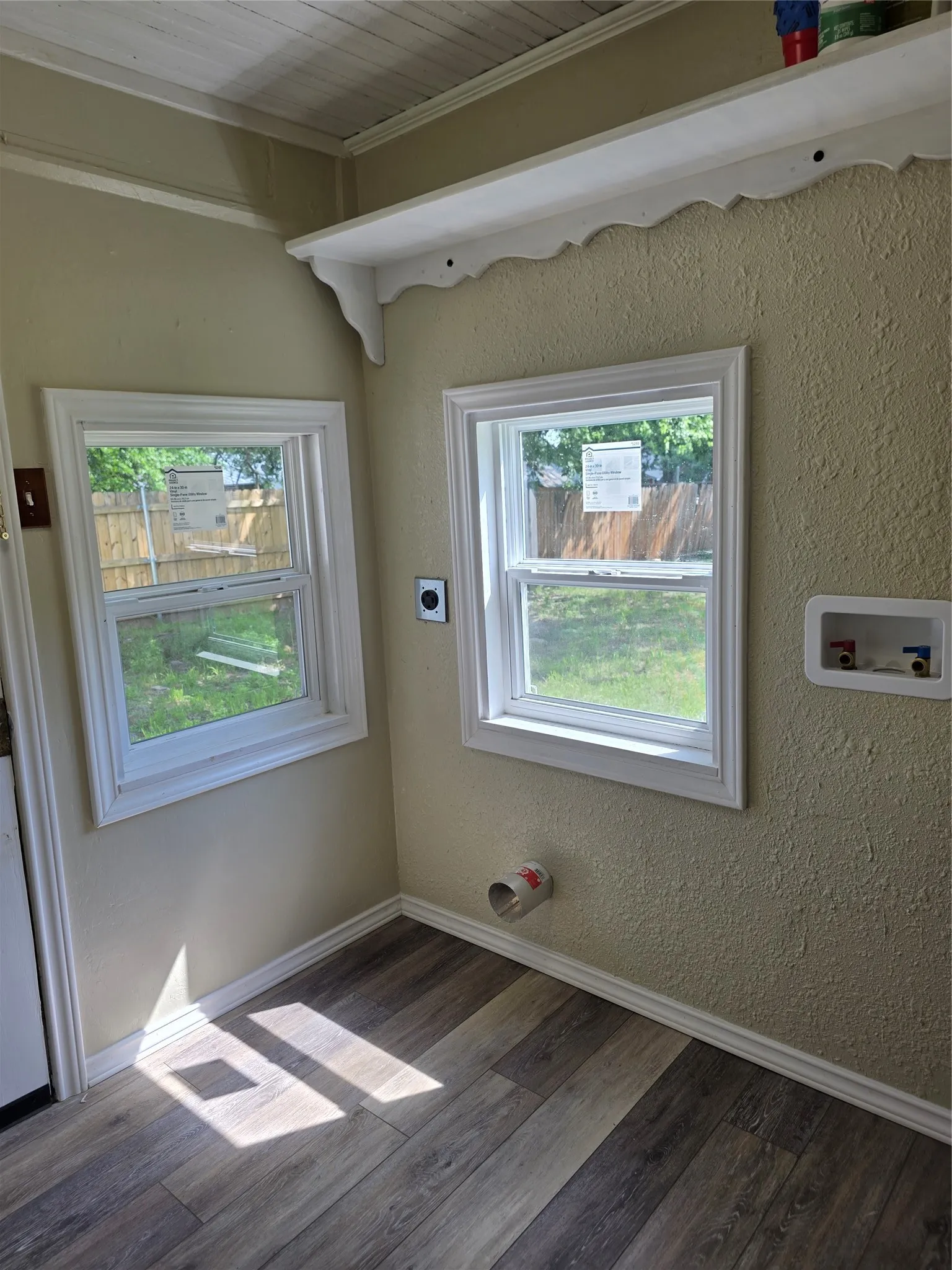 Single Family Residence For Sale in Johnson County , 405 W Graham Street, Godley, Texas 76044, 3 Bedroom, 2 Bathroom, Garage spaces, 1,764 Sqft, built in 1913, Preowned, mls#21251218, Real Estate Agent in Godley, Homes For Sale in Johnson county, Homes For Sale in Godley, Realtor in Godley Texas, Real Estate Brokerage Independent Realty Texas, Luminita Cordes Realtor