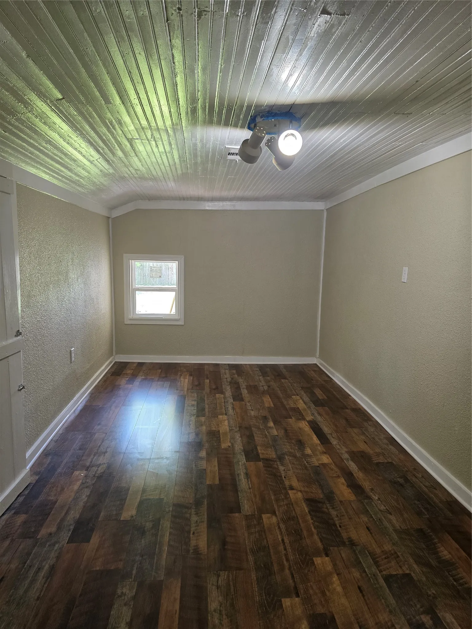 Single Family Residence For Sale in Johnson County , 405 W Graham Street, Godley, Texas 76044, 3 Bedroom, 2 Bathroom, Garage spaces, 1,764 Sqft, built in 1913, Preowned, mls#21251218, Real Estate Agent in Godley, Homes For Sale in Johnson county, Homes For Sale in Godley, Realtor in Godley Texas, Real Estate Brokerage Independent Realty Texas, Luminita Cordes Realtor