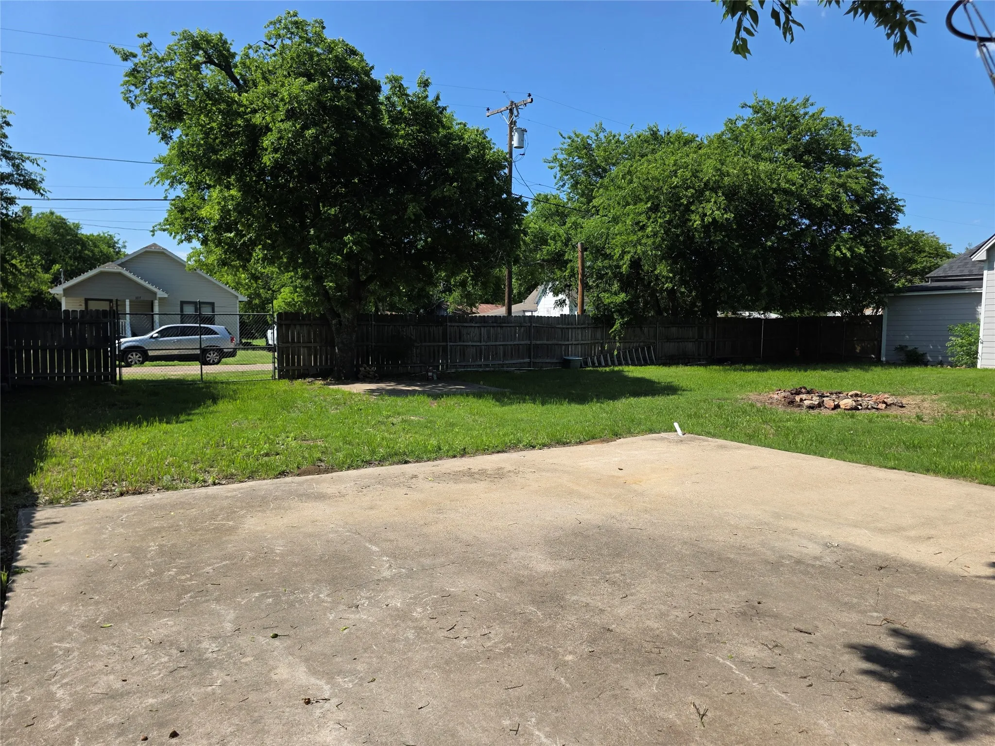 Single Family Residence For Sale in Johnson County , 405 W Graham Street, Godley, Texas 76044, 3 Bedroom, 2 Bathroom, Garage spaces, 1,764 Sqft, built in 1913, Preowned, mls#21251218, Real Estate Agent in Godley, Homes For Sale in Johnson county, Homes For Sale in Godley, Realtor in Godley Texas, Real Estate Brokerage Independent Realty Texas, Luminita Cordes Realtor