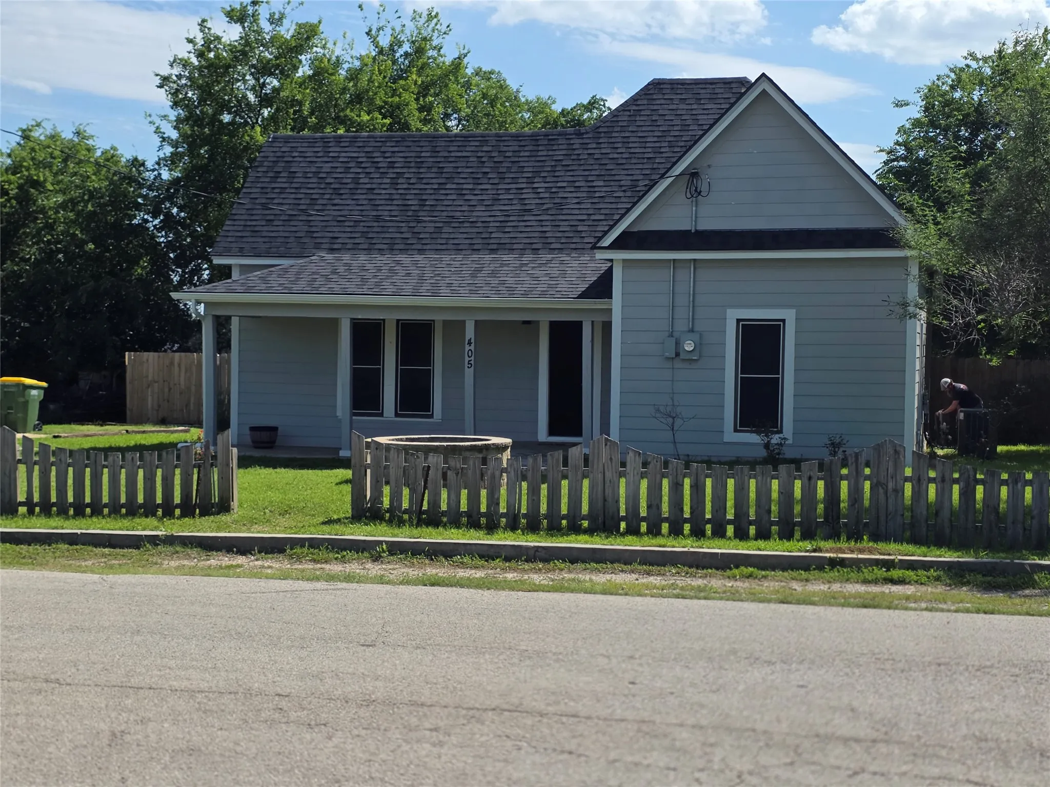 Single Family Residence For Sale in Johnson County , 405 W Graham Street, Godley, Texas 76044, 3 Bedroom, 2 Bathroom, Garage spaces, 1,764 Sqft, built in 1913, Preowned, mls#21251218, Real Estate Agent in Godley, Homes For Sale in Johnson county, Homes For Sale in Godley, Realtor in Godley Texas, Real Estate Brokerage Independent Realty Texas, Luminita Cordes Realtor