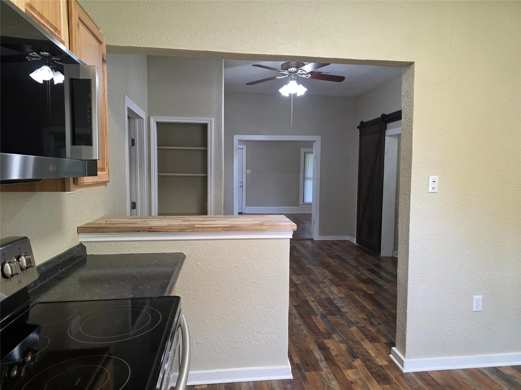 Single Family Residence For Sale in Johnson County , 405 W Graham Street, Godley, Texas 76044, 3 Bedroom, 2 Bathroom, Garage spaces, 1,764 Sqft, built in 1913, Preowned, mls#21251218, Real Estate Agent in Godley, Homes For Sale in Johnson county, Homes For Sale in Godley, Realtor in Godley Texas, Real Estate Brokerage Independent Realty Texas, Luminita Cordes Realtor