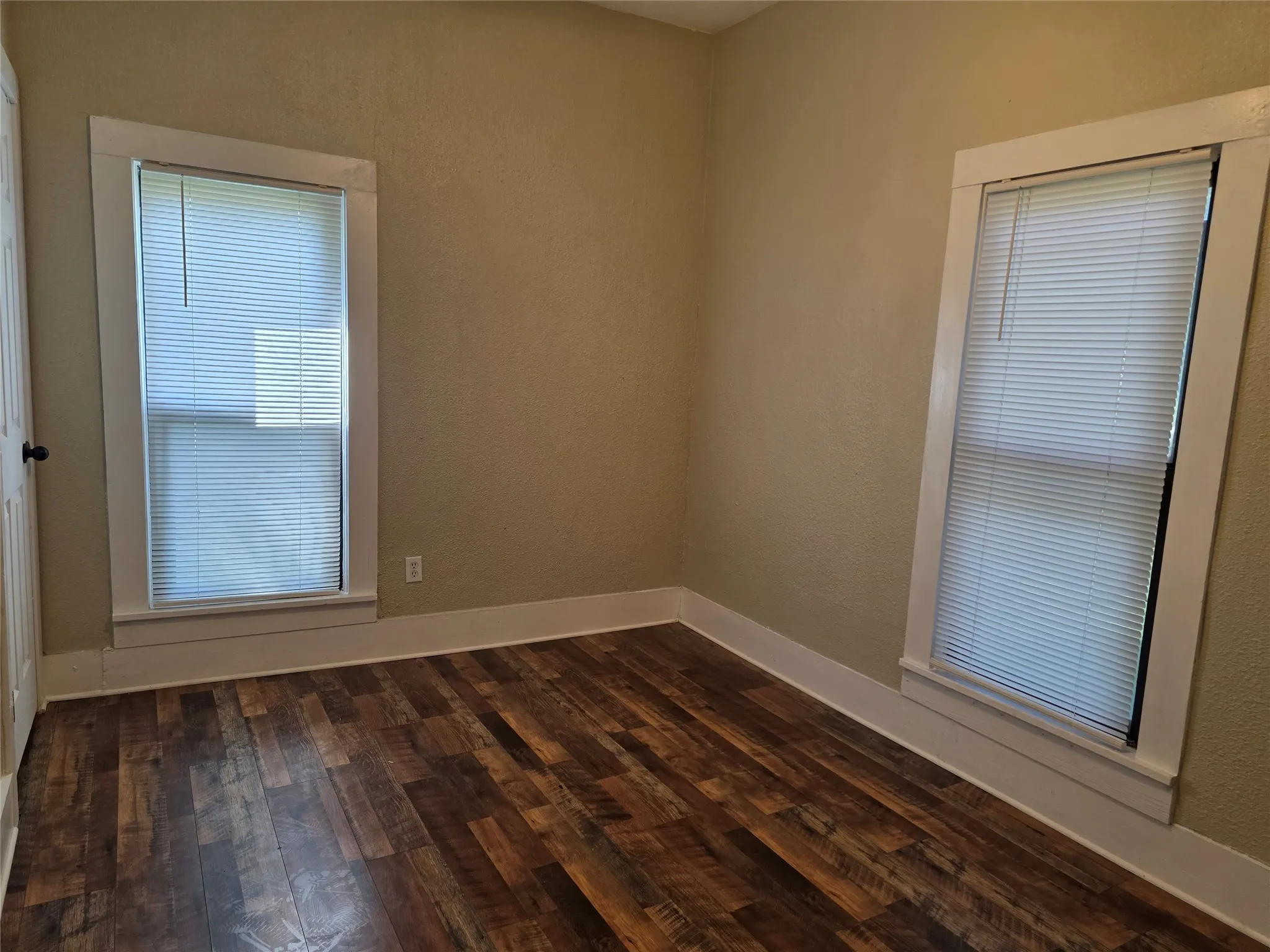 Single Family Residence For Sale in Johnson County , 405 W Graham Street, Godley, Texas 76044, 3 Bedroom, 2 Bathroom, Garage spaces, 1,764 Sqft, built in 1913, Preowned, mls#21251218, Real Estate Agent in Godley, Homes For Sale in Johnson county, Homes For Sale in Godley, Realtor in Godley Texas, Real Estate Brokerage Independent Realty Texas, Luminita Cordes Realtor