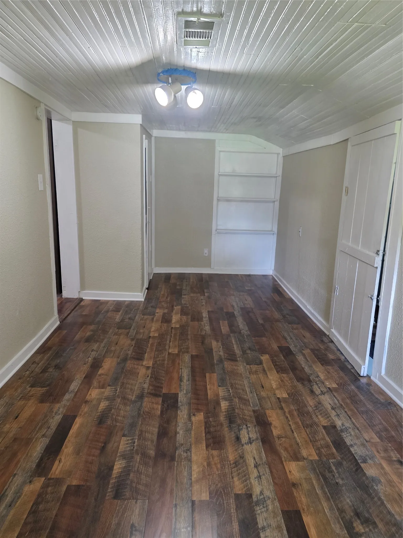 Single Family Residence For Sale in Johnson County , 405 W Graham Street, Godley, Texas 76044, 3 Bedroom, 2 Bathroom, Garage spaces, 1,764 Sqft, built in 1913, Preowned, mls#21251218, Real Estate Agent in Godley, Homes For Sale in Johnson county, Homes For Sale in Godley, Realtor in Godley Texas, Real Estate Brokerage Independent Realty Texas, Luminita Cordes Realtor