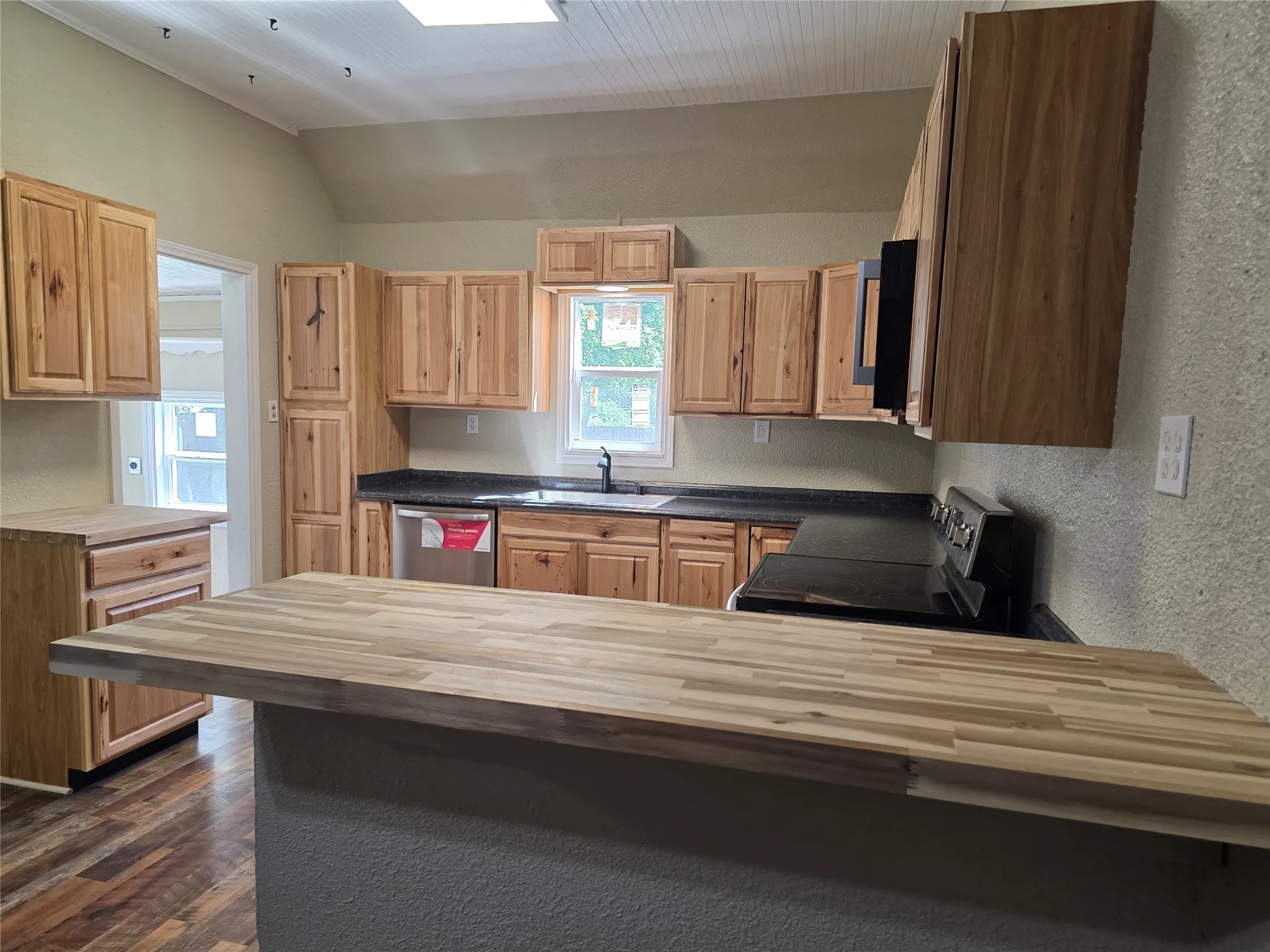 Single Family Residence For Sale in Johnson County , 405 W Graham Street, Godley, Texas 76044, 3 Bedroom, 2 Bathroom, Garage spaces, 1,764 Sqft, built in 1913, Preowned, mls#21251218, Real Estate Agent in Godley, Homes For Sale in Johnson county, Homes For Sale in Godley, Realtor in Godley Texas, Real Estate Brokerage Independent Realty Texas, Luminita Cordes Realtor