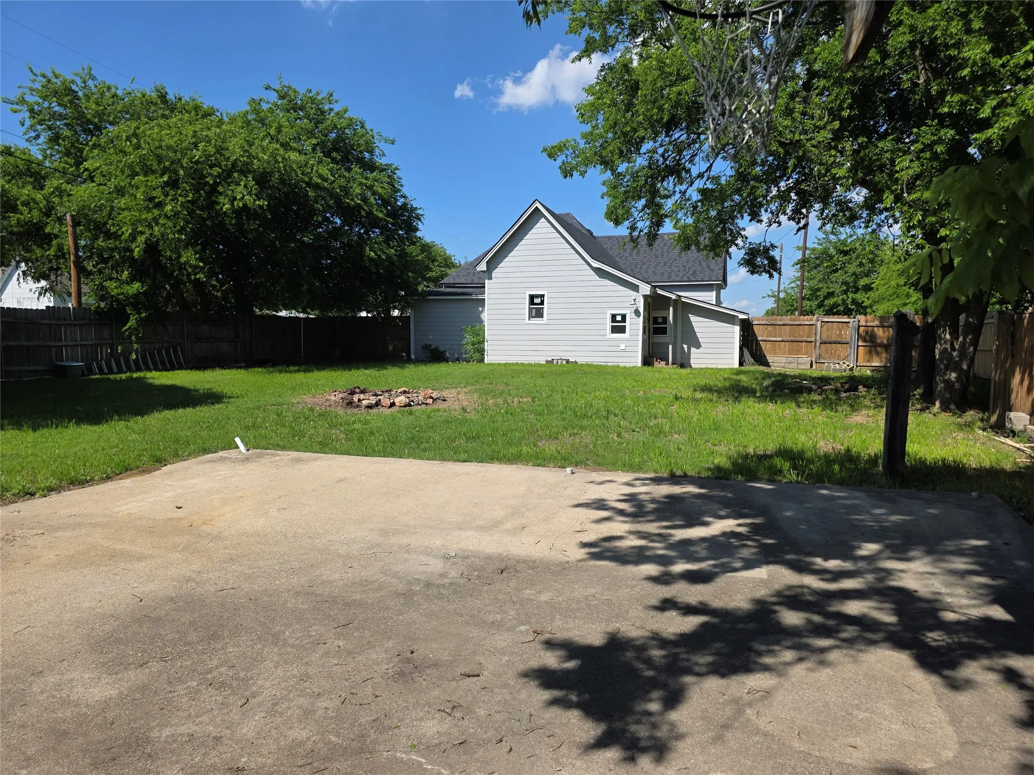 Single Family Residence For Sale in Johnson County , 405 W Graham Street, Godley, Texas 76044, 3 Bedroom, 2 Bathroom, Garage spaces, 1,764 Sqft, built in 1913, Preowned, mls#21251218, Real Estate Agent in Godley, Homes For Sale in Johnson county, Homes For Sale in Godley, Realtor in Godley Texas, Real Estate Brokerage Independent Realty Texas, Luminita Cordes Realtor
