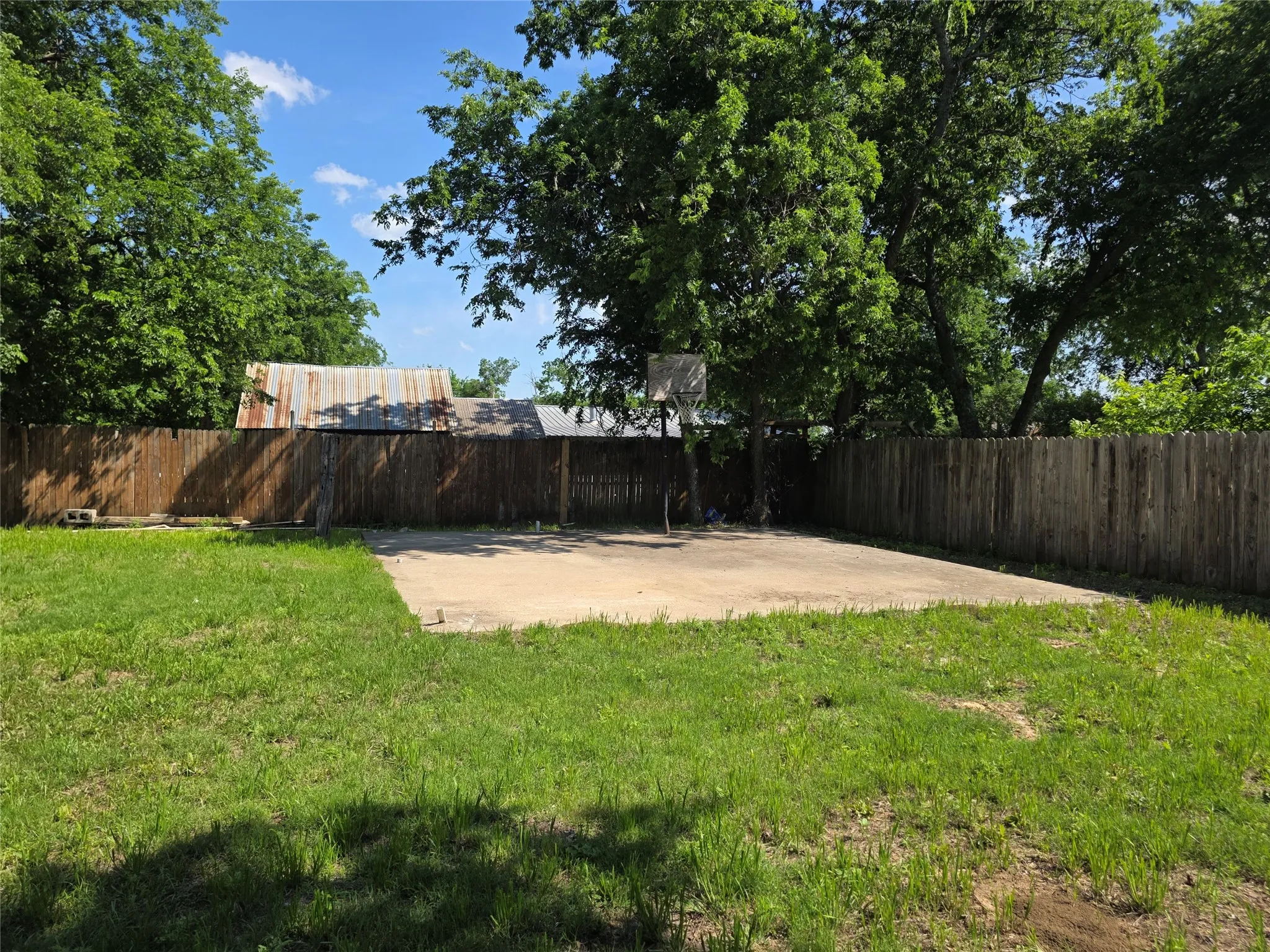 Single Family Residence For Sale in Johnson County , 405 W Graham Street, Godley, Texas 76044, 3 Bedroom, 2 Bathroom, Garage spaces, 1,764 Sqft, built in 1913, Preowned, mls#21251218, Real Estate Agent in Godley, Homes For Sale in Johnson county, Homes For Sale in Godley, Realtor in Godley Texas, Real Estate Brokerage Independent Realty Texas, Luminita Cordes Realtor