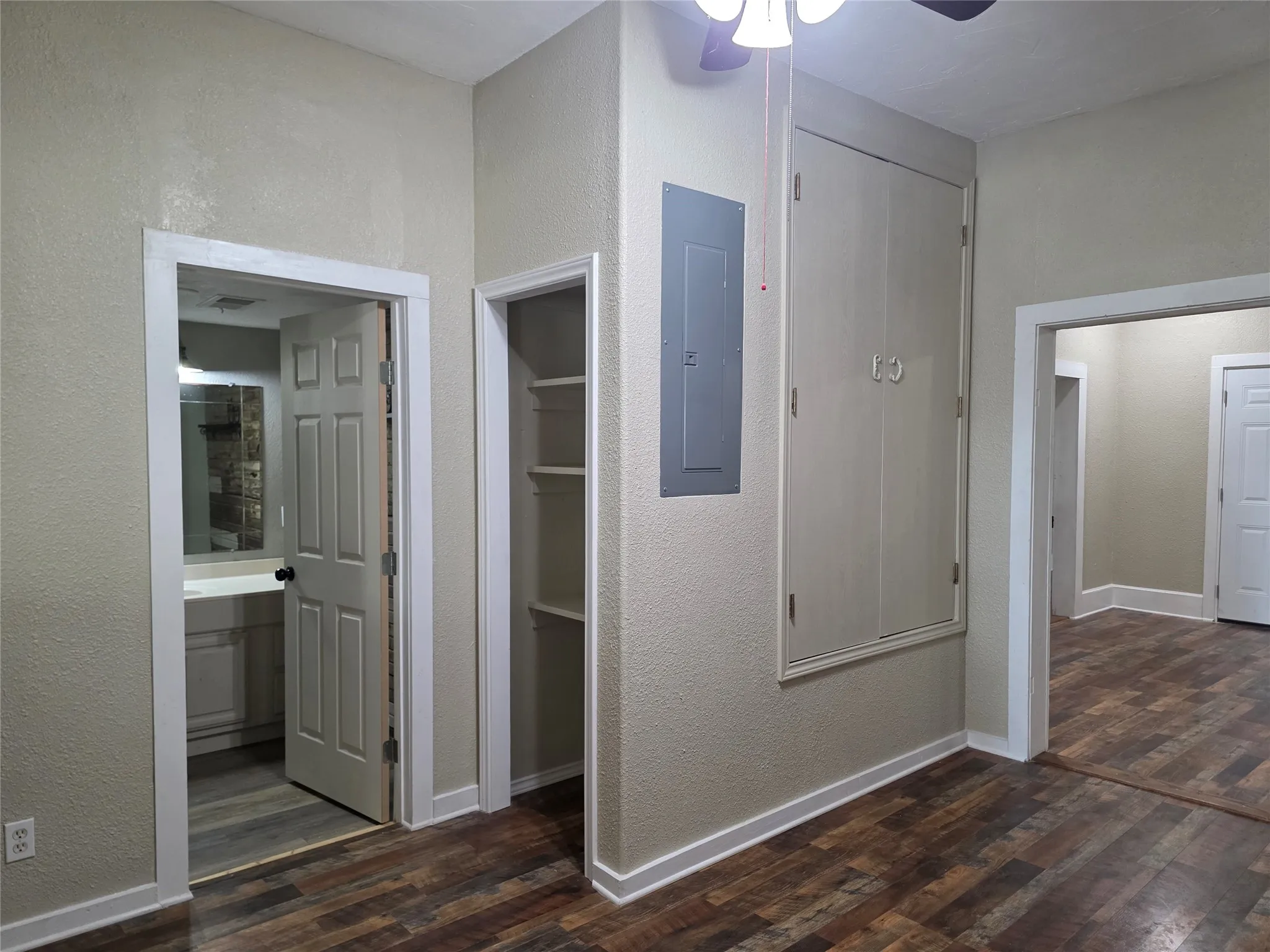 Single Family Residence For Sale in Johnson County , 405 W Graham Street, Godley, Texas 76044, 3 Bedroom, 2 Bathroom, Garage spaces, 1,764 Sqft, built in 1913, Preowned, mls#21251218, Real Estate Agent in Godley, Homes For Sale in Johnson county, Homes For Sale in Godley, Realtor in Godley Texas, Real Estate Brokerage Independent Realty Texas, Luminita Cordes Realtor