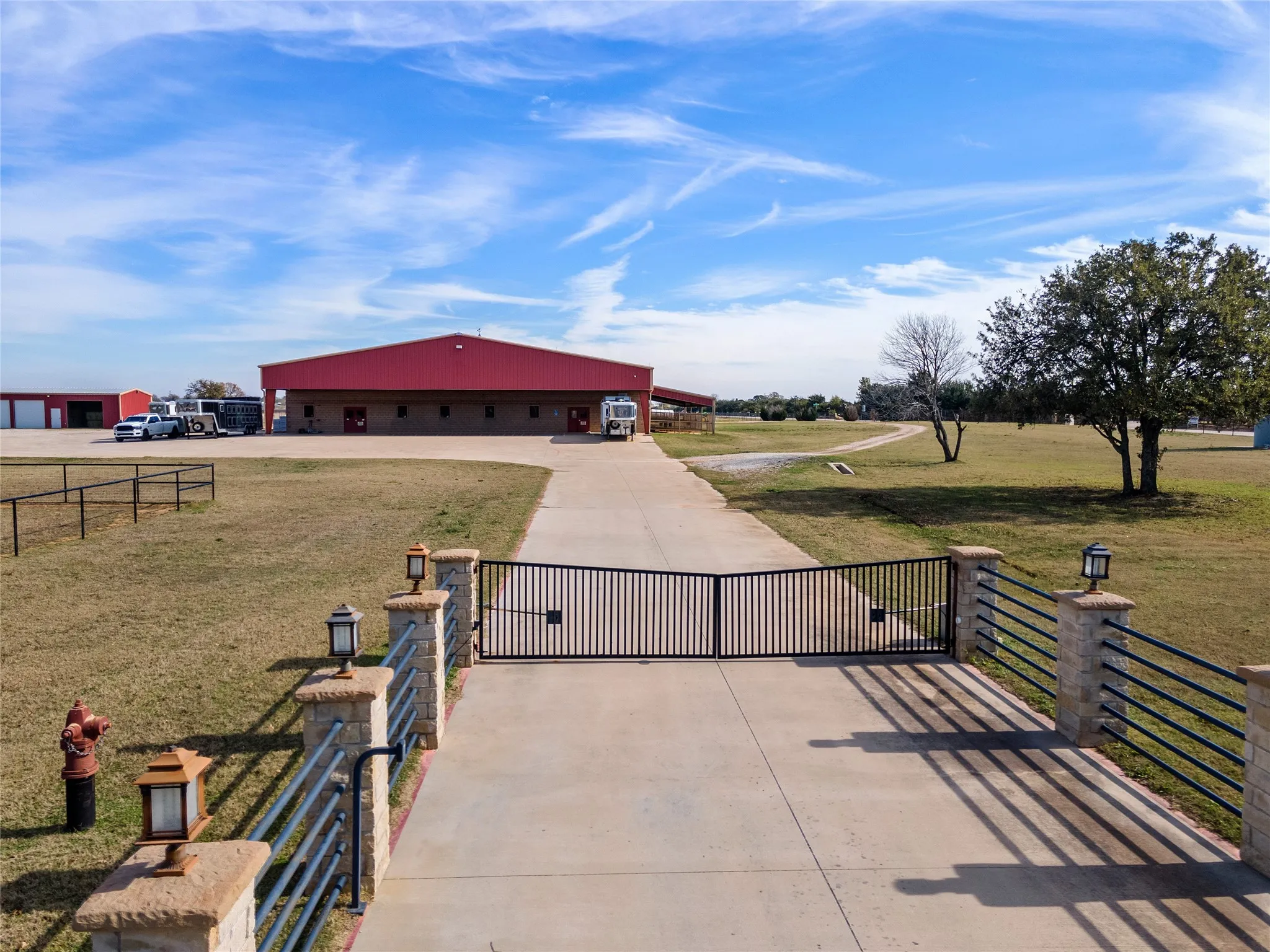 Farm For Sale in Denton County , 395 Yacht Club Road, Oak Point, Texas 75068, 2 Bedroom, 2 Bathroom, Garage spaces, 1,600 Sqft, built in 2015, Preowned, mls#21250977, Real Estate Agent in Oak Point, Homes For Sale in Denton county, Homes For Sale in Oak Point, Realtor in Oak Point Texas, Real Estate Brokerage Independent Realty Texas, Luminita Cordes Realtor