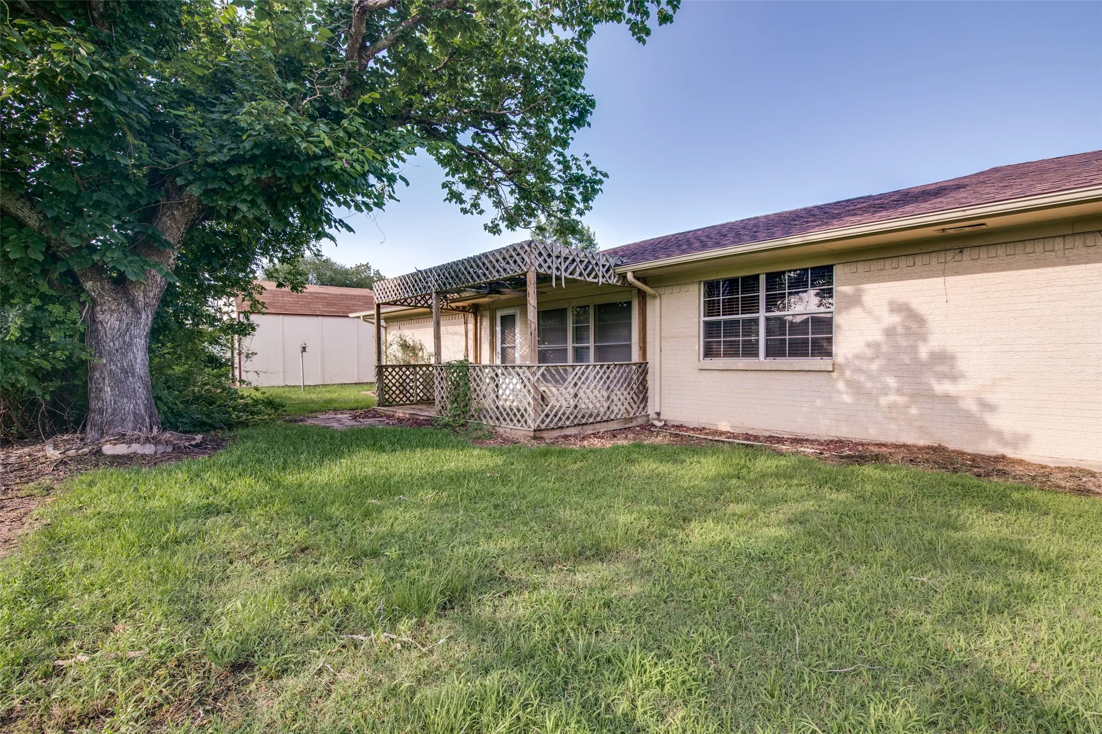 Single Family Residence For Sale in Van Zandt County , 464 VZ County Road 2120, Canton, Texas 75103, 3 Bedrooms, 2 Bathrooms, Garage spaces, 2,249 Sqft, built in 1969, Preowned, Price $334,900, mls#21251248, Real Estate Agent in Canton, Homes For Sale in Van Zandt county, Homes For Sale in Canton, Realtor in Canton Texas, Real Estate Brokerage Independent Realty Texas, Luminita Cordes Realtor