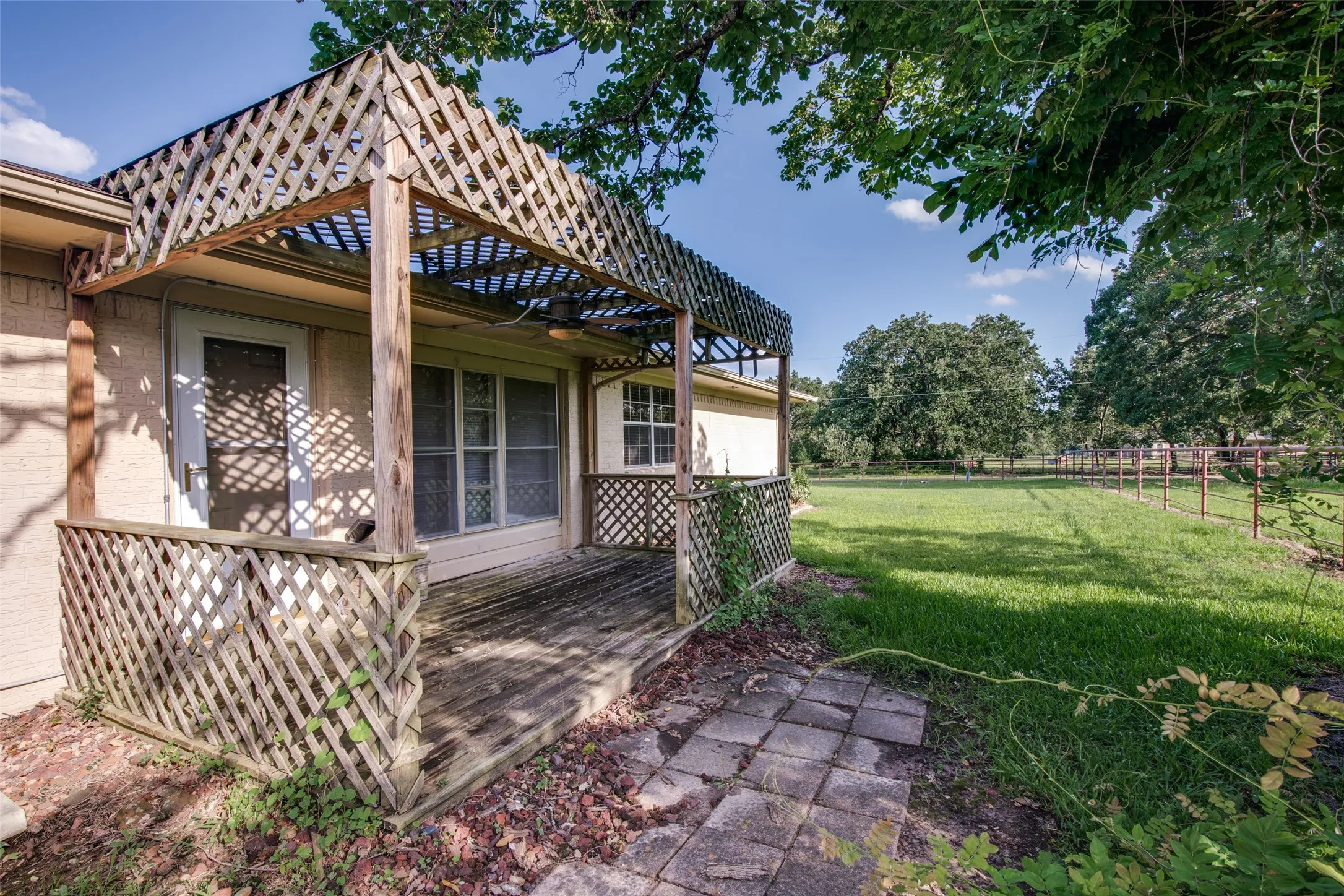 Single Family Residence For Sale in Van Zandt County , 464 VZ County Road 2120, Canton, Texas 75103, 3 Bedrooms, 2 Bathrooms, Garage spaces, 2,249 Sqft, built in 1969, Preowned, Price $334,900, mls#21251248, Real Estate Agent in Canton, Homes For Sale in Van Zandt county, Homes For Sale in Canton, Realtor in Canton Texas, Real Estate Brokerage Independent Realty Texas, Luminita Cordes Realtor