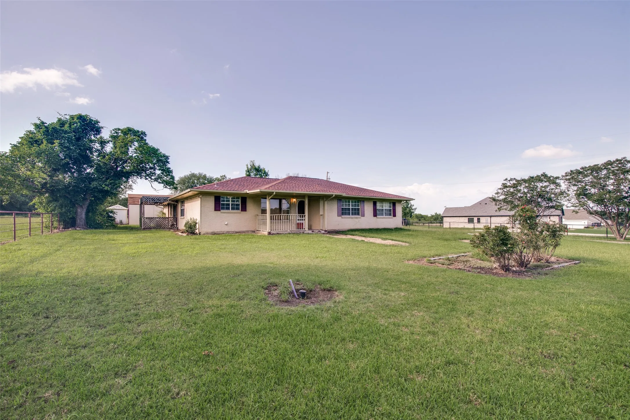 Single Family Residence For Sale in Van Zandt County , 464 VZ County Road 2120, Canton, Texas 75103, 3 Bedrooms, 2 Bathrooms, Garage spaces, 2,249 Sqft, built in 1969, Preowned, Price $334,900, mls#21251248, Real Estate Agent in Canton, Homes For Sale in Van Zandt county, Homes For Sale in Canton, Realtor in Canton Texas, Real Estate Brokerage Independent Realty Texas, Luminita Cordes Realtor