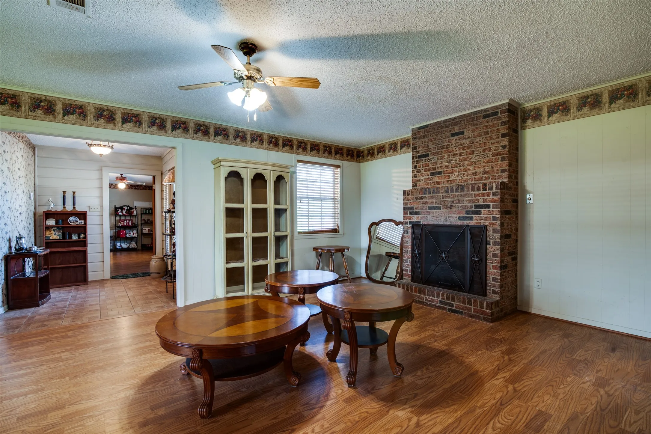 Single Family Residence For Sale in Van Zandt County , 464 VZ County Road 2120, Canton, Texas 75103, 3 Bedrooms, 2 Bathrooms, Garage spaces, 2,249 Sqft, built in 1969, Preowned, Price $334,900, mls#21251248, Real Estate Agent in Canton, Homes For Sale in Van Zandt county, Homes For Sale in Canton, Realtor in Canton Texas, Real Estate Brokerage Independent Realty Texas, Luminita Cordes Realtor