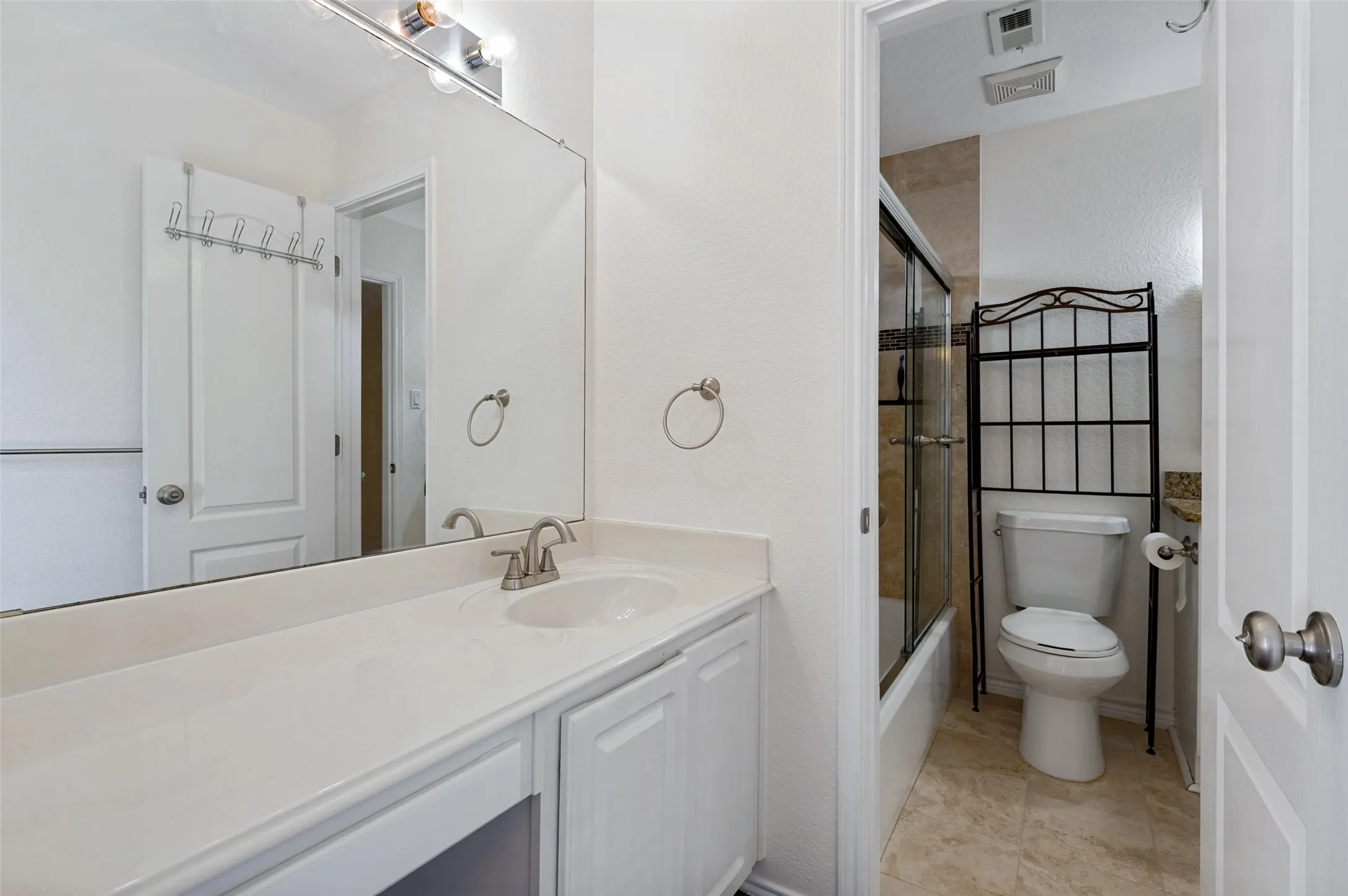 Single Family Residence For Sale in Denton County , 3608 Cottonwood Springs Drive, The Colony, Texas 75056, 5 Bedroom, 3 Bathroom, 2 Garage spaces, 2,685 Sqft, built in 1997, Preowned, mls#21250478, Real Estate Agent in The Colony, Homes For Sale in Denton county, Homes For Sale in The Colony, Realtor in The Colony Texas, Real Estate Brokerage Independent Realty Texas, Luminita Cordes Realtor