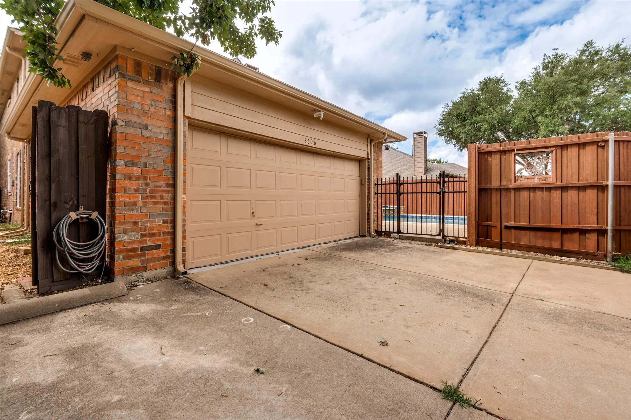 Single Family Residence For Sale in Denton County , 3608 Cottonwood Springs Drive, The Colony, Texas 75056, 5 Bedroom, 3 Bathroom, 2 Garage spaces, 2,685 Sqft, built in 1997, Preowned, mls#21250478, Real Estate Agent in The Colony, Homes For Sale in Denton county, Homes For Sale in The Colony, Realtor in The Colony Texas, Real Estate Brokerage Independent Realty Texas, Luminita Cordes Realtor