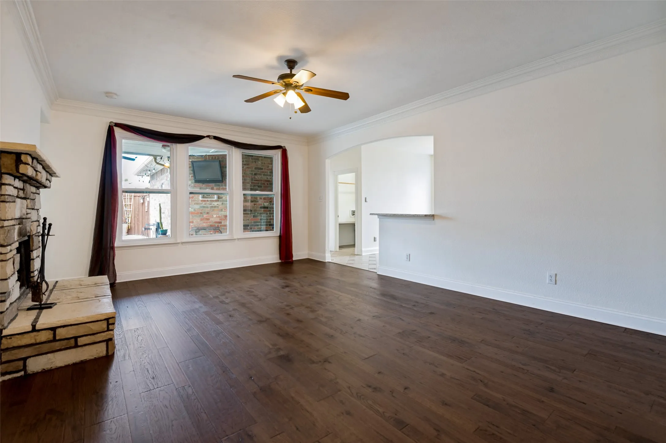 Single Family Residence For Sale in Denton County , 3608 Cottonwood Springs Drive, The Colony, Texas 75056, 5 Bedroom, 3 Bathroom, 2 Garage spaces, 2,685 Sqft, built in 1997, Preowned, mls#21250478, Real Estate Agent in The Colony, Homes For Sale in Denton county, Homes For Sale in The Colony, Realtor in The Colony Texas, Real Estate Brokerage Independent Realty Texas, Luminita Cordes Realtor