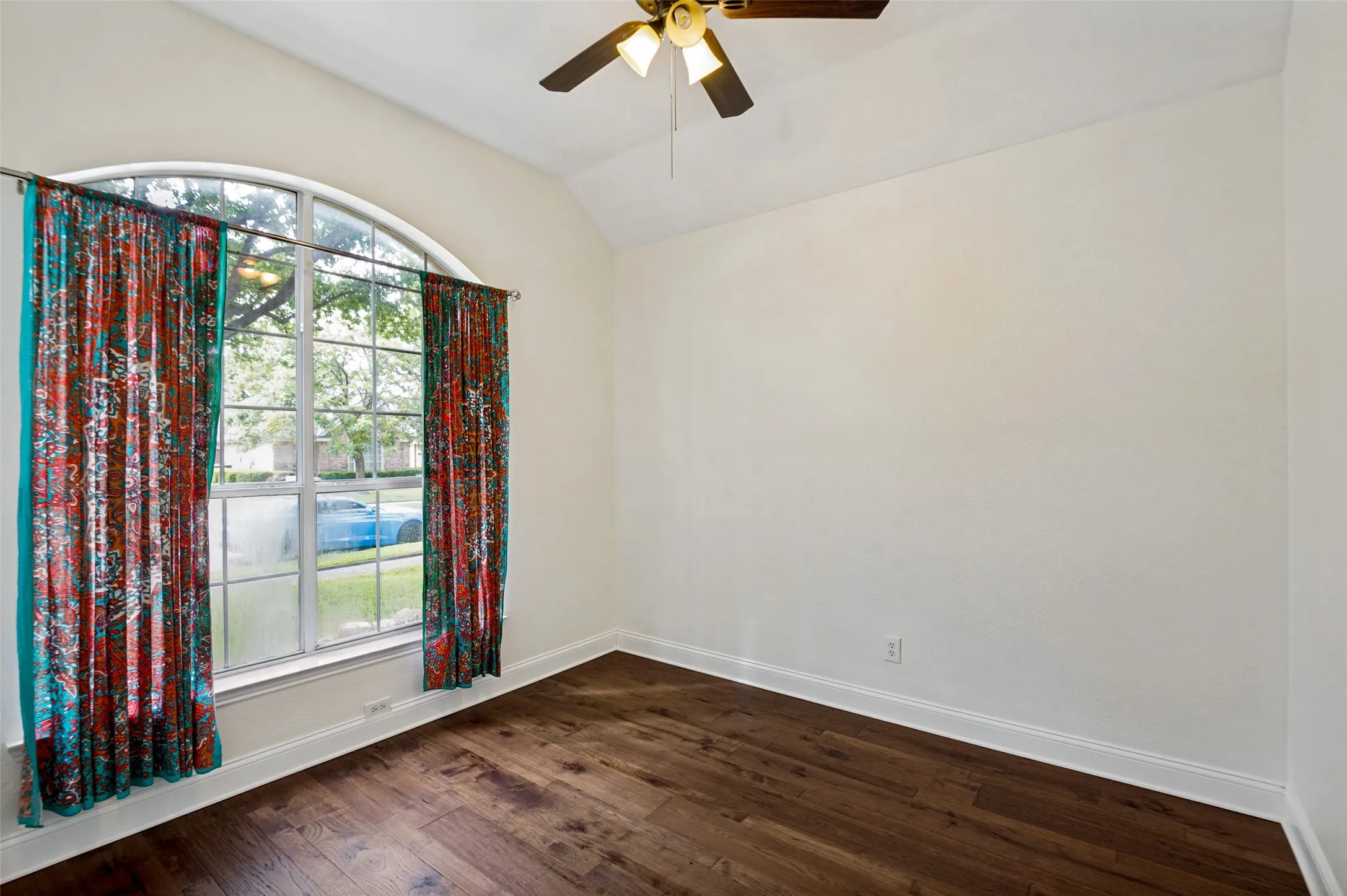 Single Family Residence For Sale in Denton County , 3608 Cottonwood Springs Drive, The Colony, Texas 75056, 5 Bedroom, 3 Bathroom, 2 Garage spaces, 2,685 Sqft, built in 1997, Preowned, mls#21250478, Real Estate Agent in The Colony, Homes For Sale in Denton county, Homes For Sale in The Colony, Realtor in The Colony Texas, Real Estate Brokerage Independent Realty Texas, Luminita Cordes Realtor