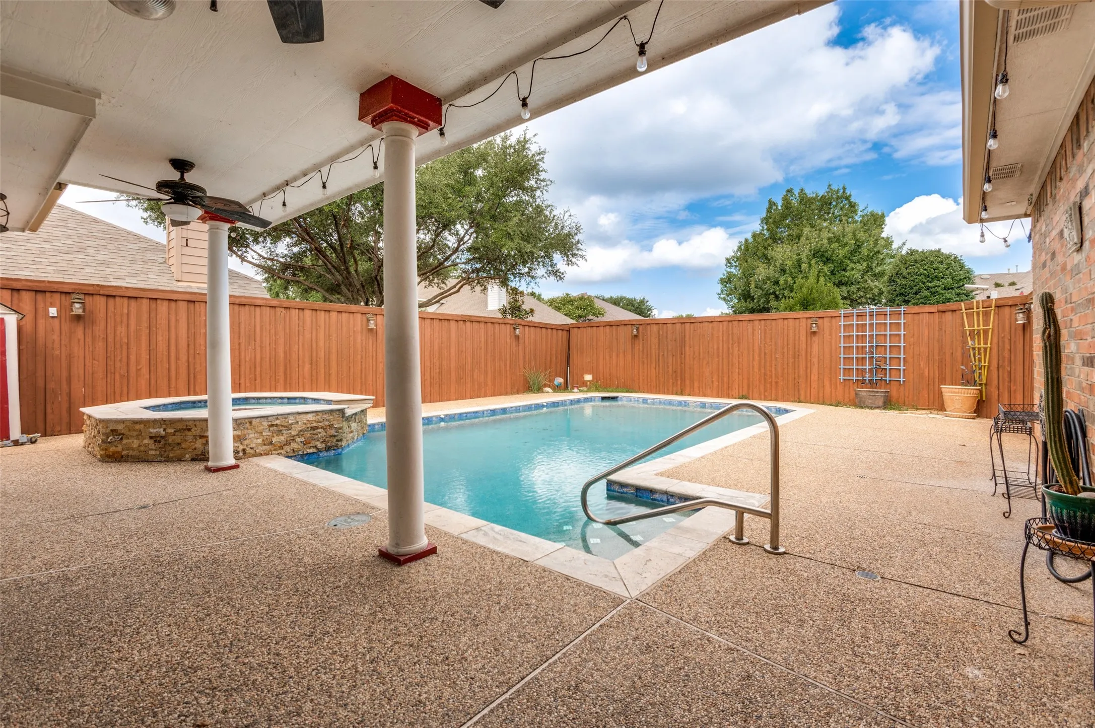 Single Family Residence For Sale in Denton County , 3608 Cottonwood Springs Drive, The Colony, Texas 75056, 5 Bedroom, 3 Bathroom, 2 Garage spaces, 2,685 Sqft, built in 1997, Preowned, mls#21250478, Real Estate Agent in The Colony, Homes For Sale in Denton county, Homes For Sale in The Colony, Realtor in The Colony Texas, Real Estate Brokerage Independent Realty Texas, Luminita Cordes Realtor