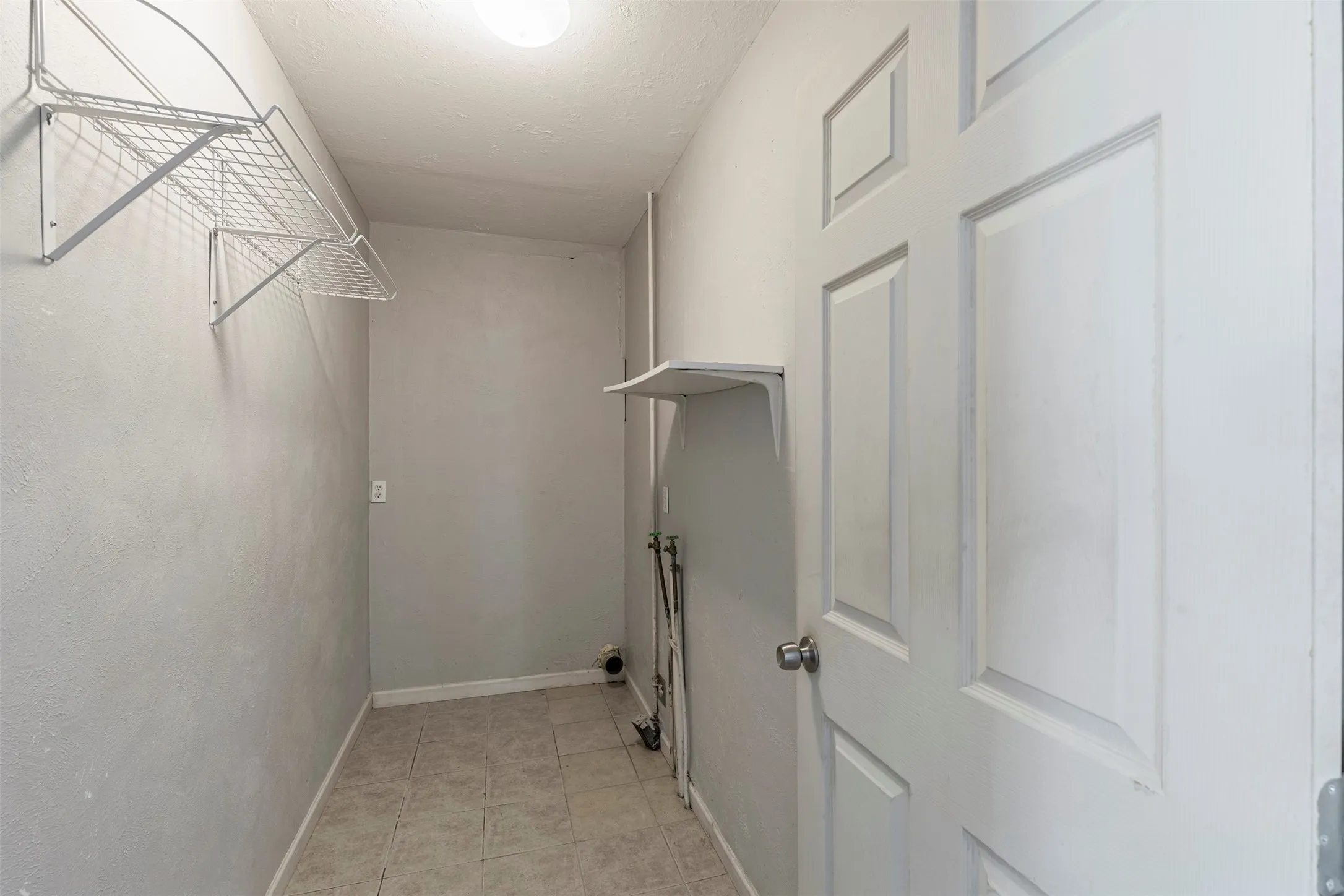 Single Family Residence For Sale in Dallas County , 1513 Davis Boulevard, Garland, Texas 75042, 3 Bedroom, 1 Bathroom, Garage spaces, 1,290 Sqft, built in 1952, mls#21251258, Real Estate Agent in Garland, Homes For Sale in Dallas county, Homes For Sale in Garland, Realtor in Garland Texas, Real Estate Brokerage Independent Realty Texas, Luminita Cordes Realtor